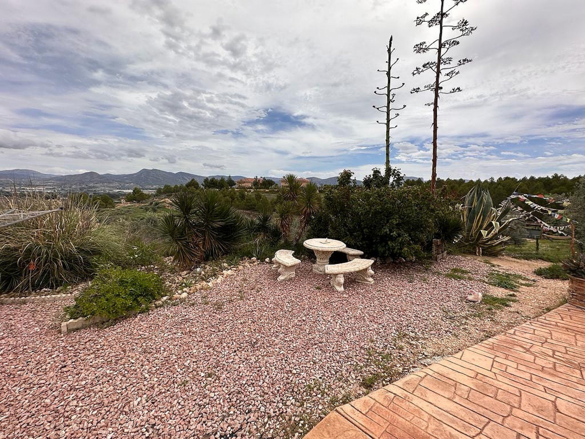 Resale - 5 Bedroom 2 Bathroom Villa in Sax - - Alicante Resale - 5 Bedroom 2 Bathroom Villa in Sax - - Alicante