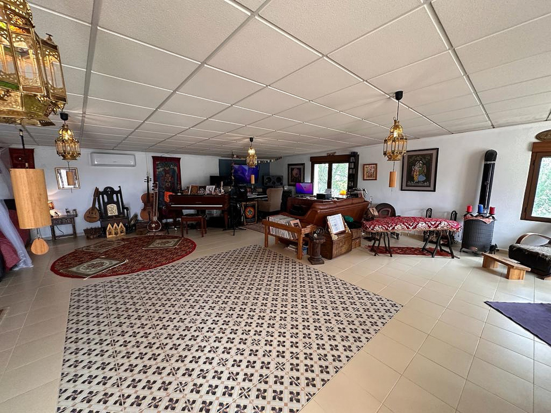 Resale - 5 Bedroom 2 Bathroom Villa in Sax - - Alicante Resale - 5 Bedroom 2 Bathroom Villa in Sax - - Alicante
