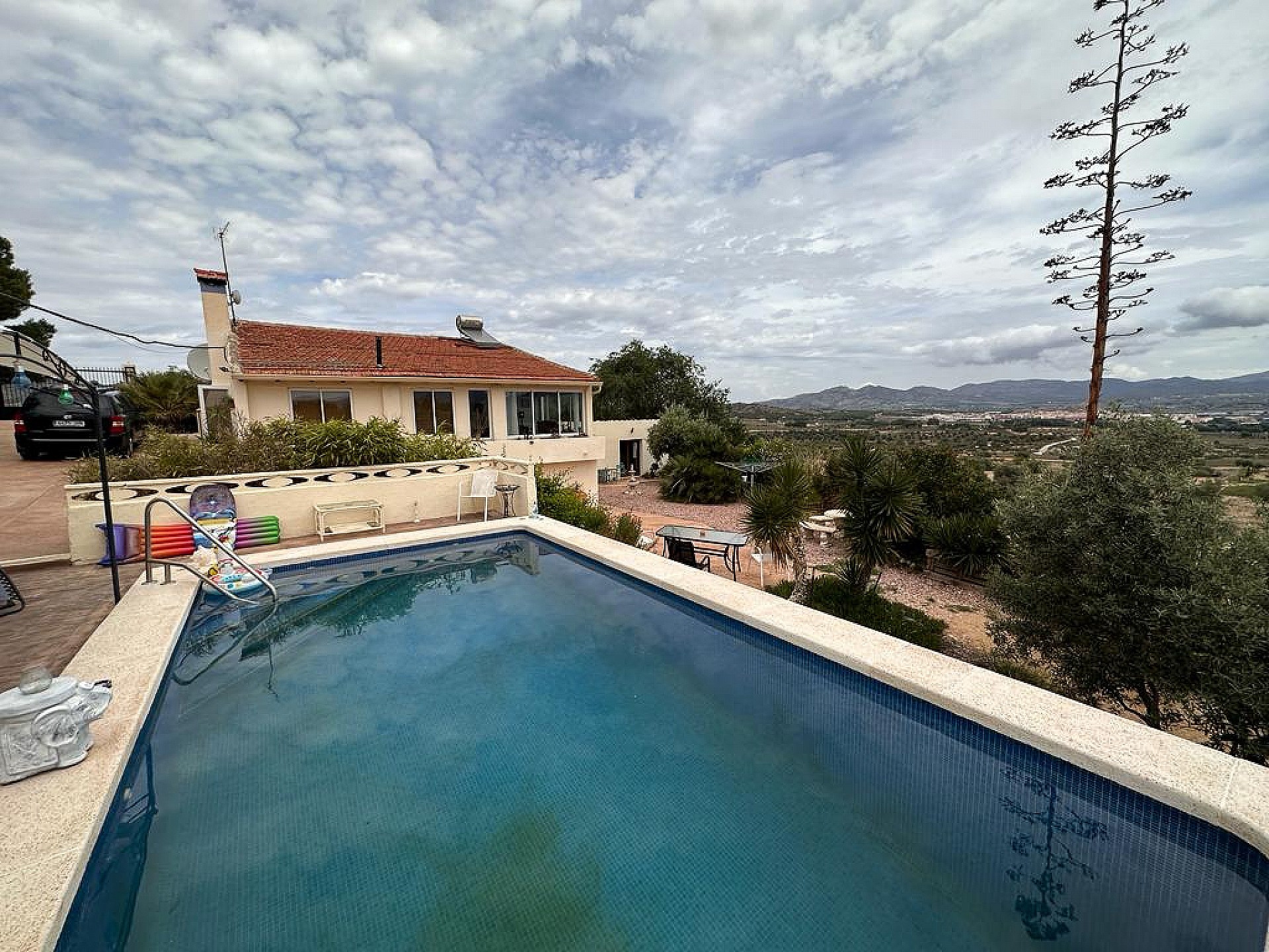 Resale - 5 Bedroom 2 Bathroom Villa in Sax - - Alicante Resale - 5 Bedroom 2 Bathroom Villa in Sax - - Alicante