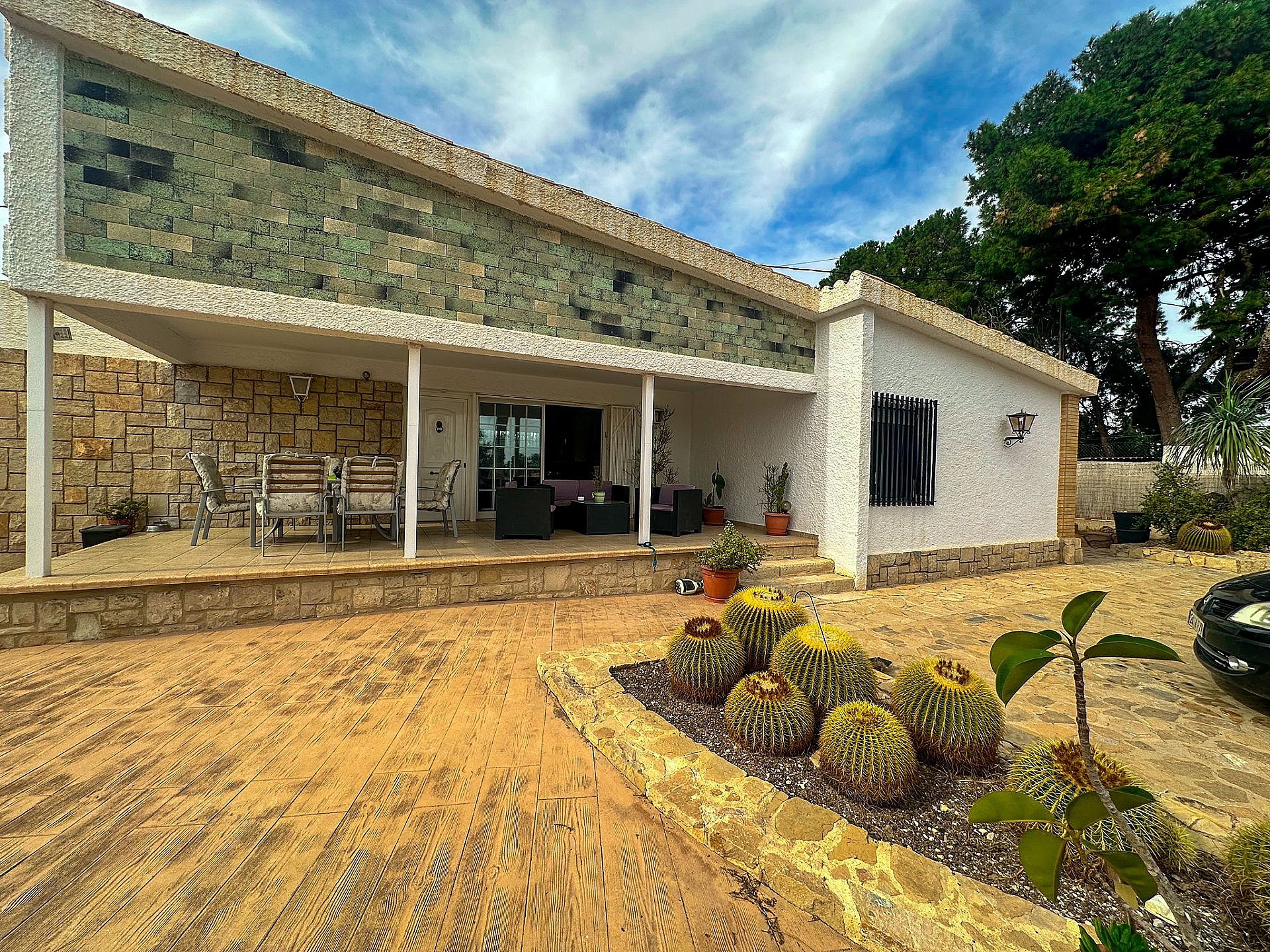 Resale - 6 Bedroom 4 Bathroom Villa in Mutxamel - - Alicante Resale - 6 Bedroom 4 Bathroom Villa in Mutxamel - - Alicante