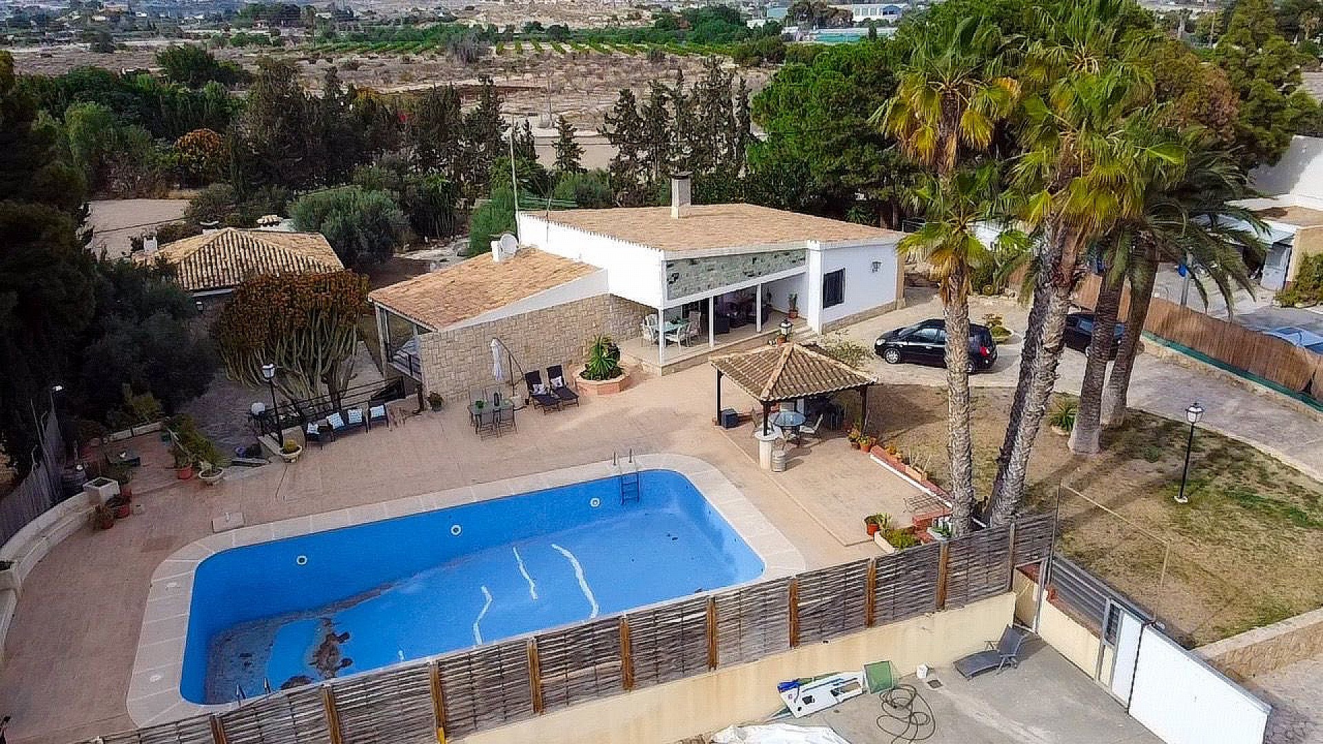 Resale - 6 Bedroom 4 Bathroom Villa in Mutxamel - - Alicante Resale - 6 Bedroom 4 Bathroom Villa in Mutxamel - - Alicante