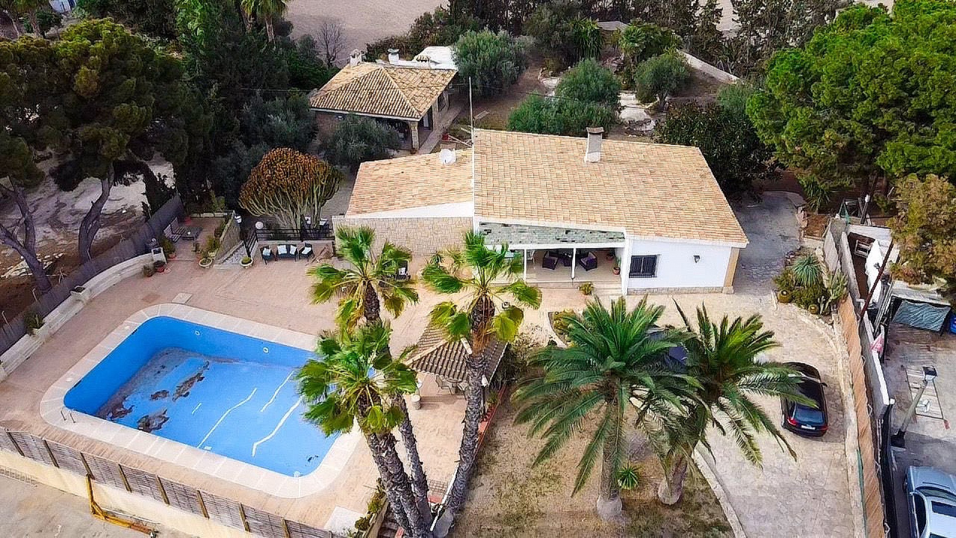 Resale - 6 Bedroom 4 Bathroom Villa in Mutxamel - - Alicante Resale - 6 Bedroom 4 Bathroom Villa in Mutxamel - - Alicante