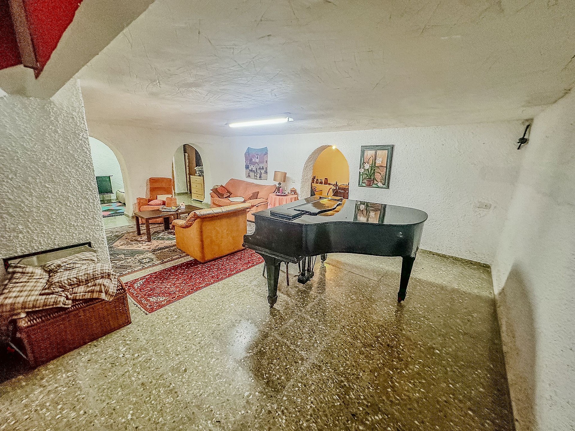 Resale - 6 Bedroom 4 Bathroom Villa in Mutxamel - - Alicante Resale - 6 Bedroom 4 Bathroom Villa in Mutxamel - - Alicante