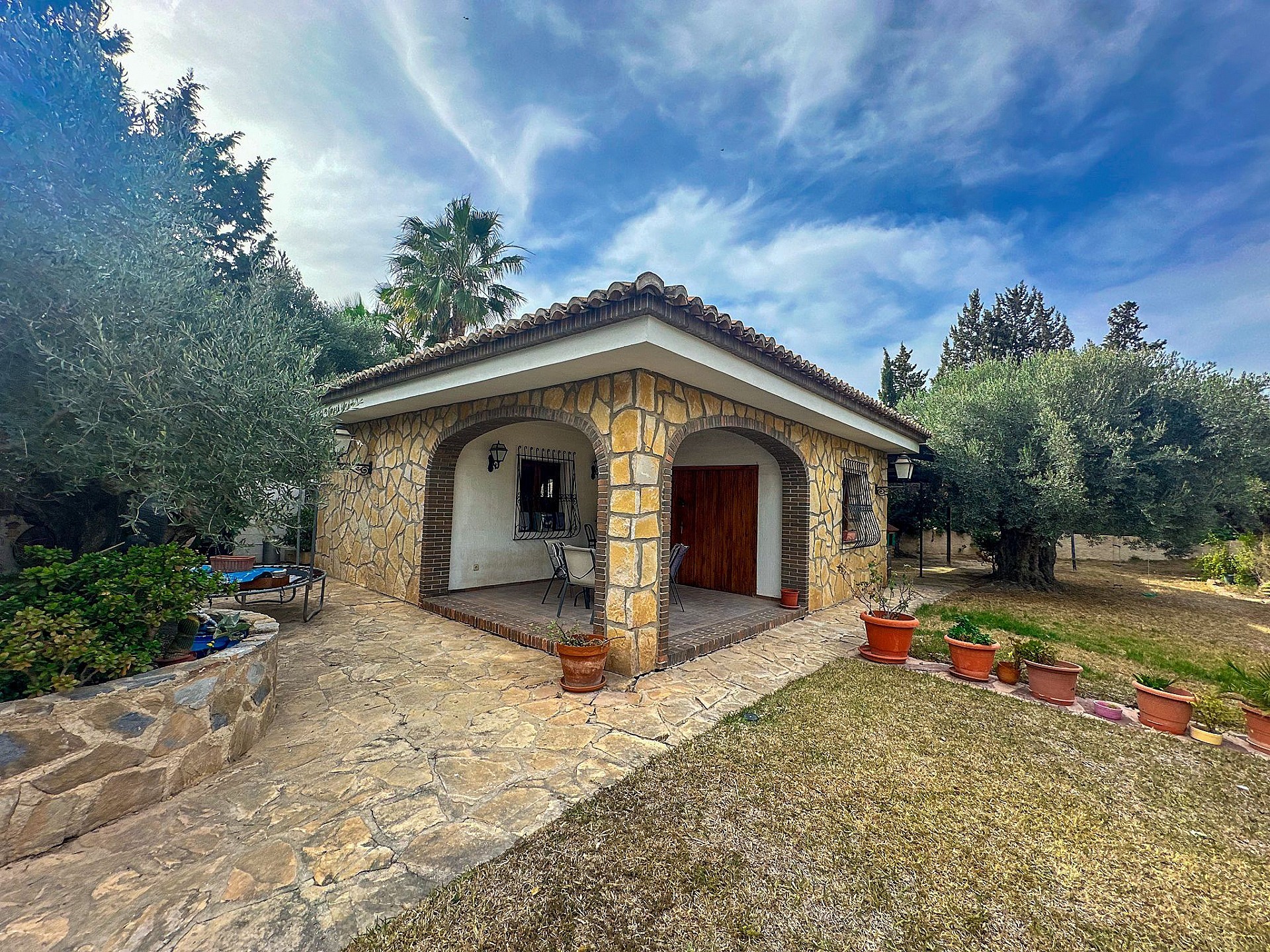 Resale - 6 Bedroom 4 Bathroom Villa in Mutxamel - - Alicante Resale - 6 Bedroom 4 Bathroom Villa in Mutxamel - - Alicante