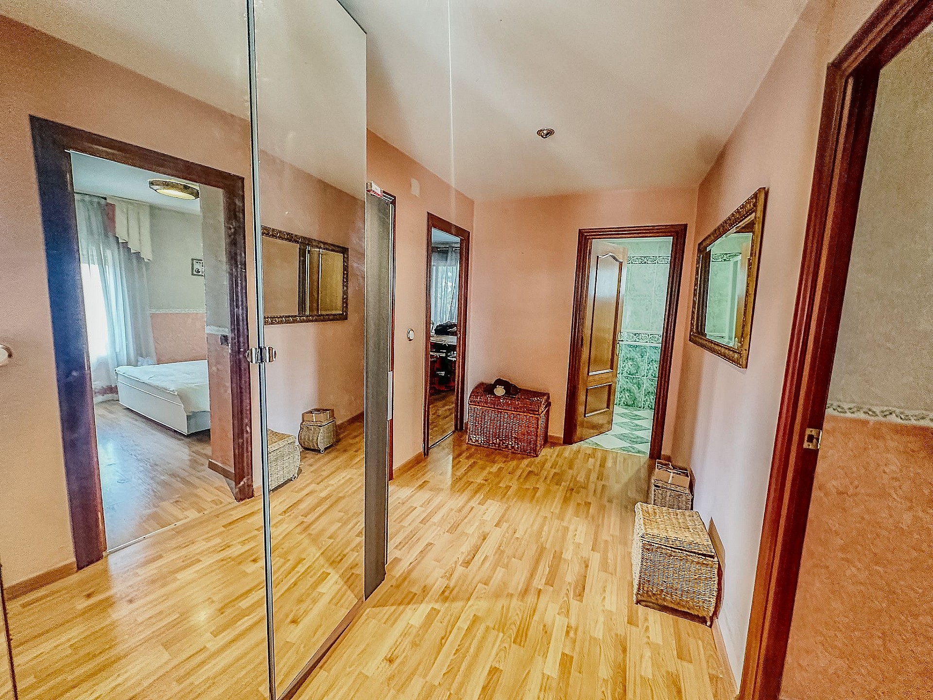 Resale - 6 Bedroom 4 Bathroom Villa in Mutxamel - - Alicante Resale - 6 Bedroom 4 Bathroom Villa in Mutxamel - - Alicante