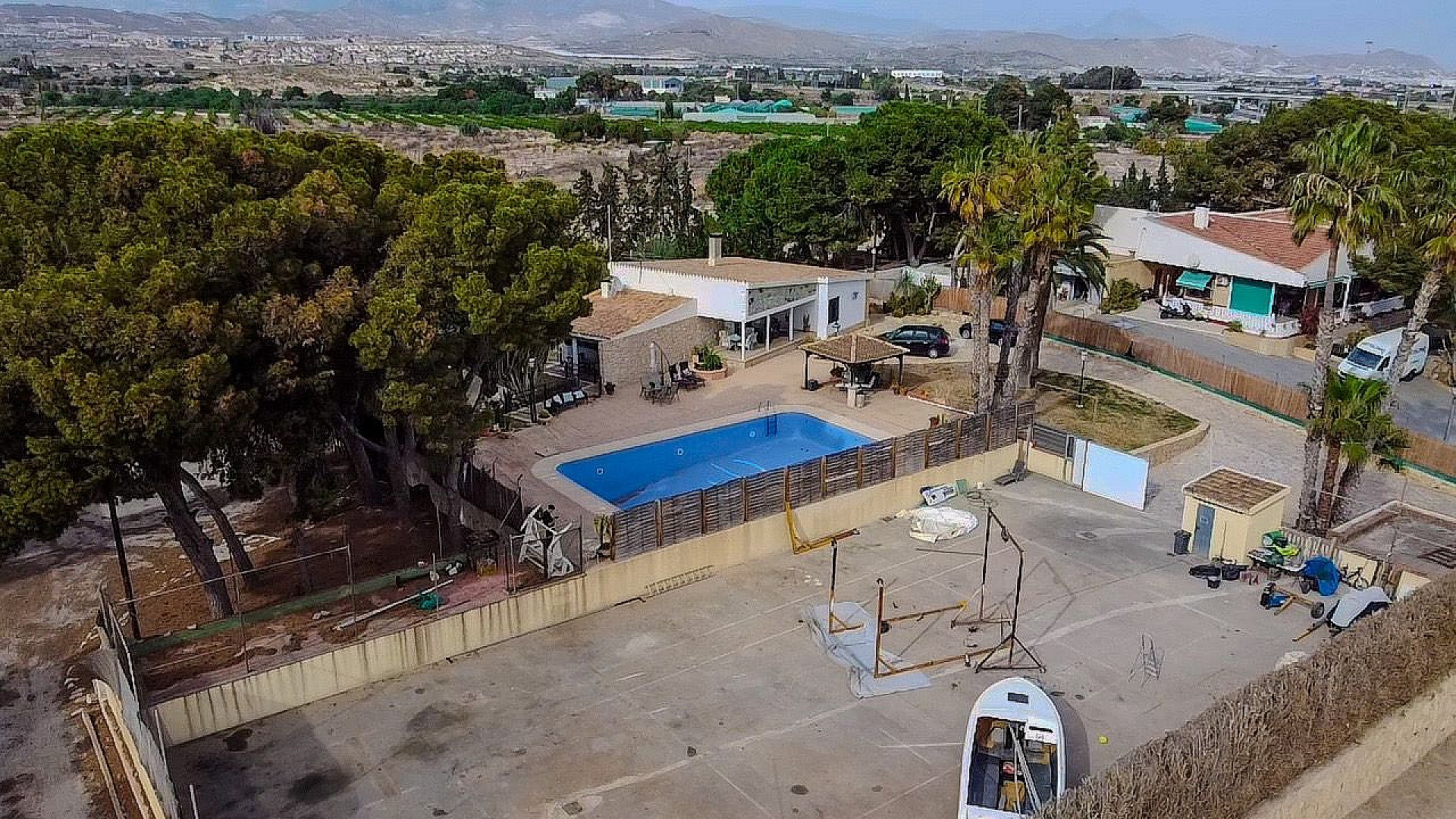 Resale - 6 Bedroom 4 Bathroom Villa in Mutxamel - - Alicante Resale - 6 Bedroom 4 Bathroom Villa in Mutxamel - - Alicante
