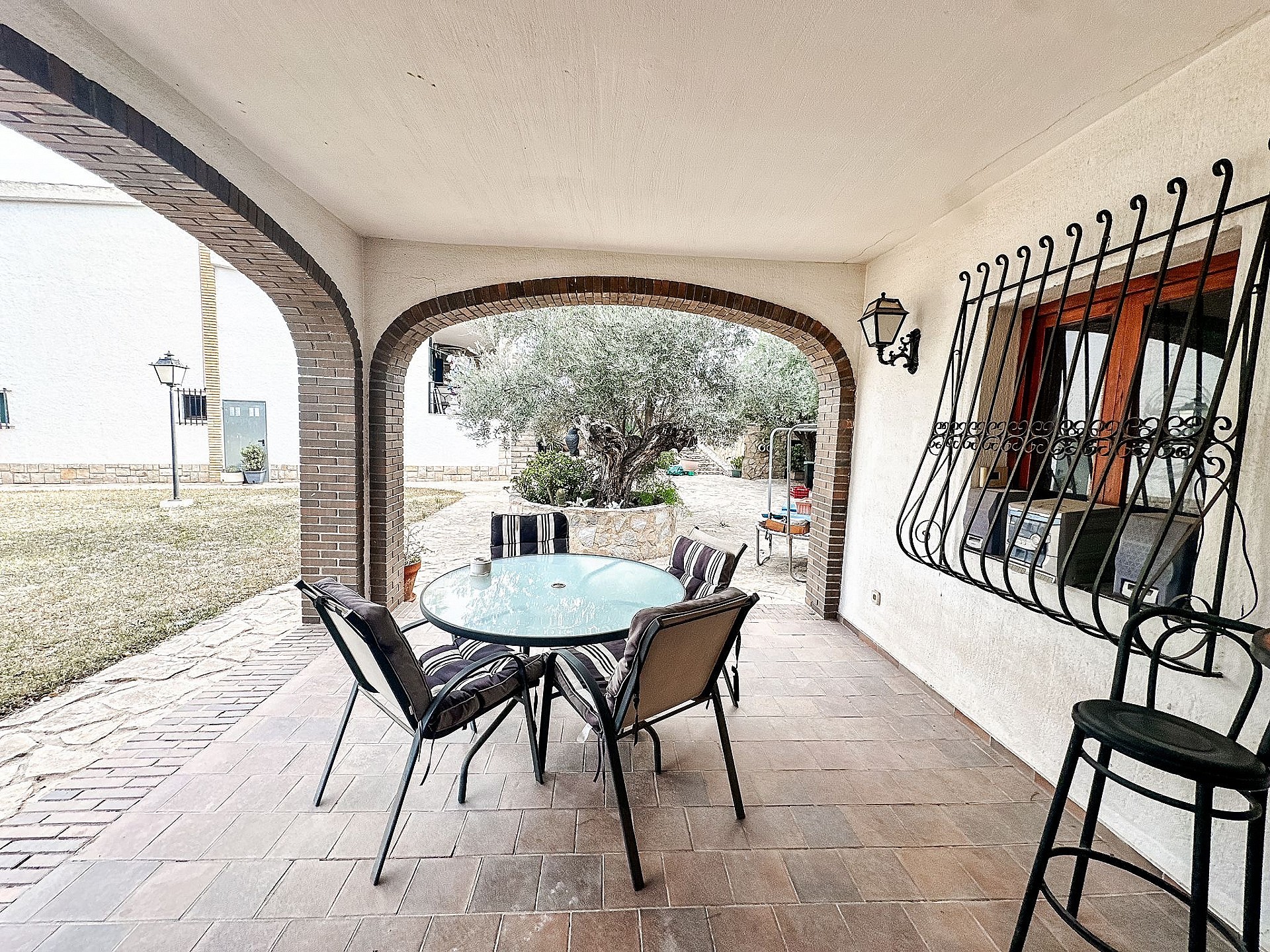 Resale - 6 Bedroom 4 Bathroom Villa in Mutxamel - - Alicante Resale - 6 Bedroom 4 Bathroom Villa in Mutxamel - - Alicante