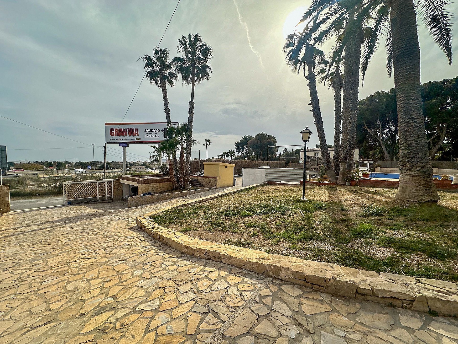 Resale - 6 Bedroom 4 Bathroom Villa in Mutxamel - - Alicante Resale - 6 Bedroom 4 Bathroom Villa in Mutxamel - - Alicante