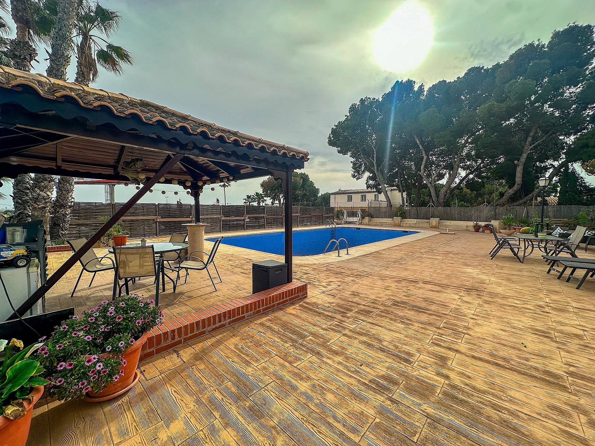 Resale - 6 Bedroom 4 Bathroom Villa in Mutxamel - - Alicante Resale - 6 Bedroom 4 Bathroom Villa in Mutxamel - - Alicante