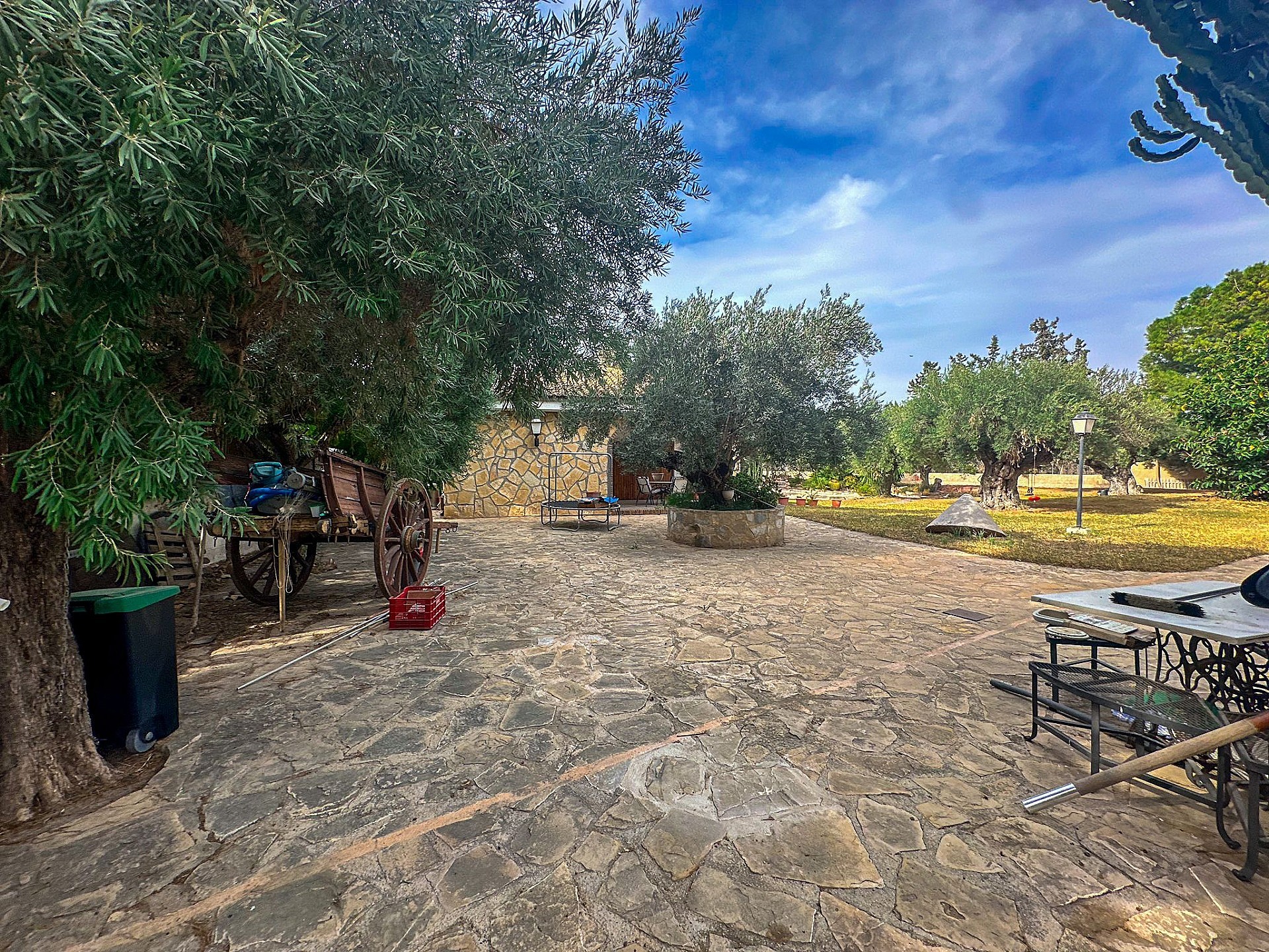 Resale - 6 Bedroom 4 Bathroom Villa in Mutxamel - - Alicante Resale - 6 Bedroom 4 Bathroom Villa in Mutxamel - - Alicante