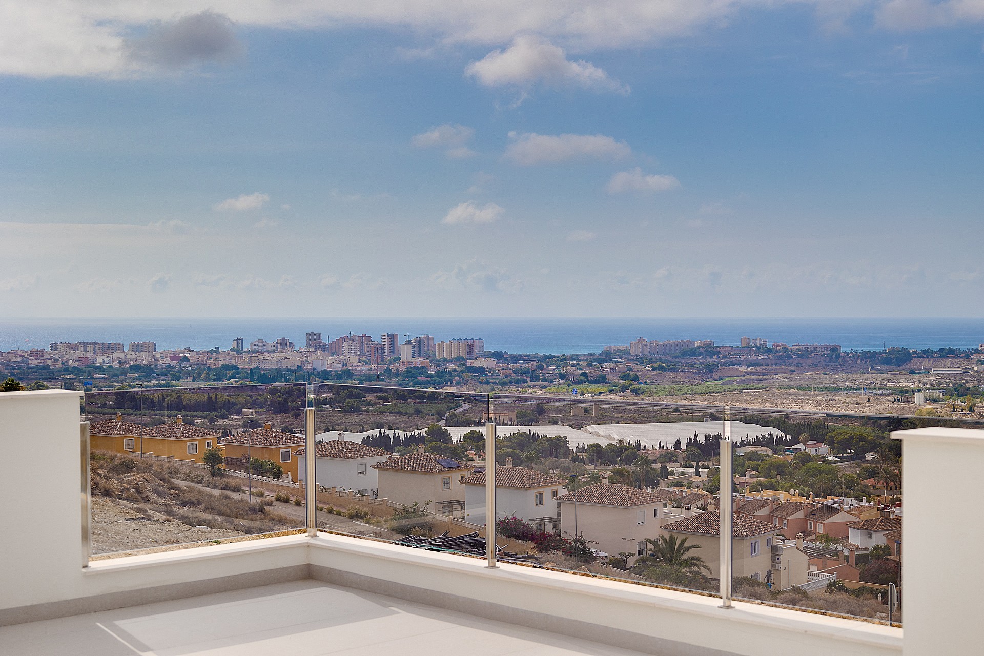 Resale - 3 Bedroom 3 Bathroom Villa in Mutxamel - - Alicante Resale - 3 Bedroom 3 Bathroom Villa in Mutxamel - - Alicante