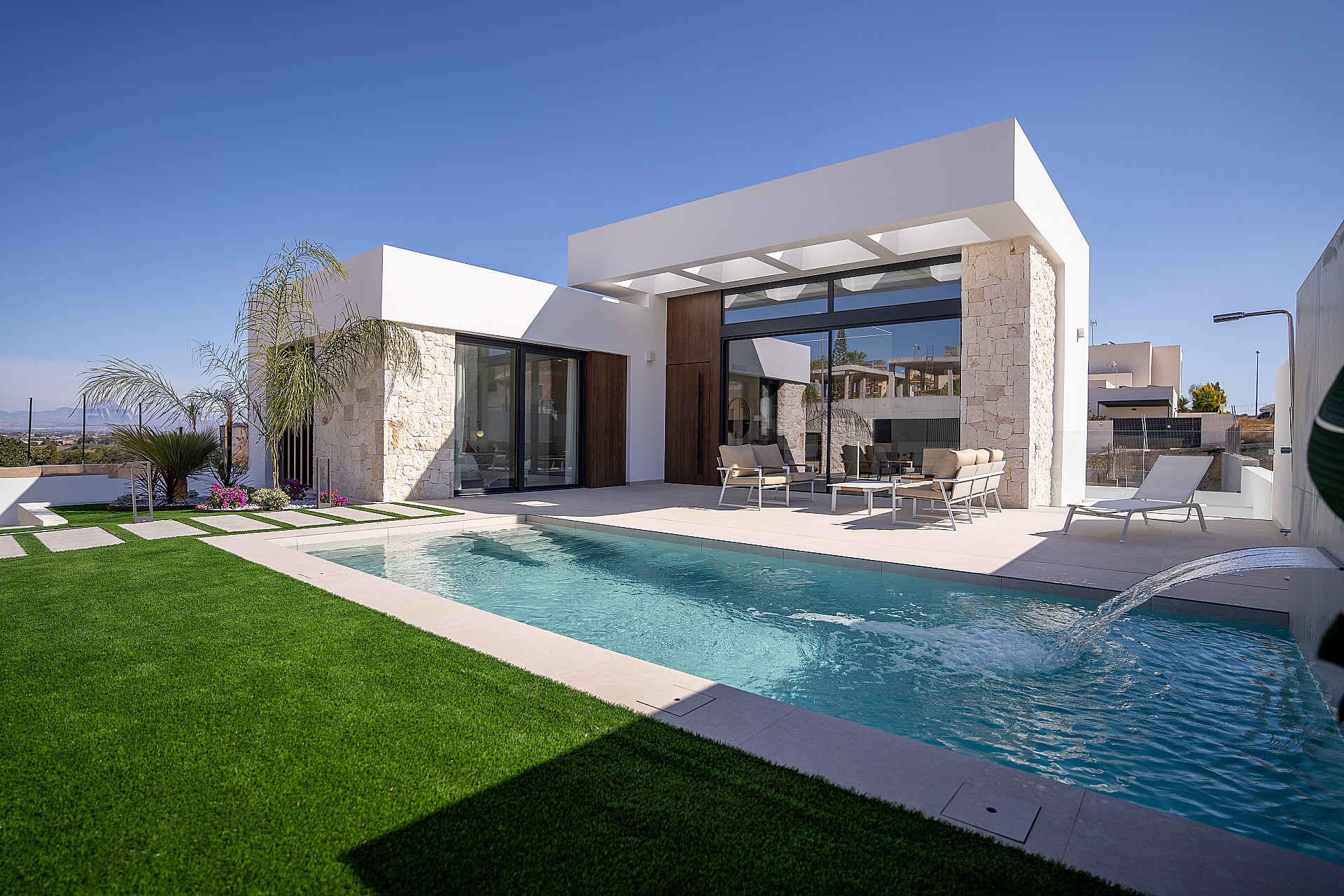 Resale - 4 Bedroom 4 Bathroom Villa in Rojales - - Alicante Resale - 4 Bedroom 4 Bathroom Villa in Rojales - - Alicante