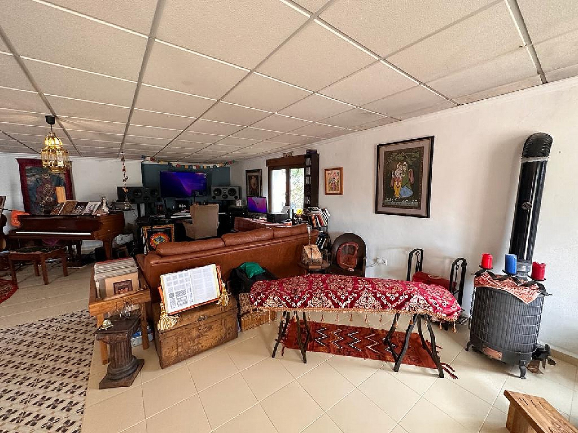 Resale - 5 Bedroom 2 Bathroom Villa in Sax - - Alicante Resale - 5 Bedroom 2 Bathroom Villa in Sax - - Alicante