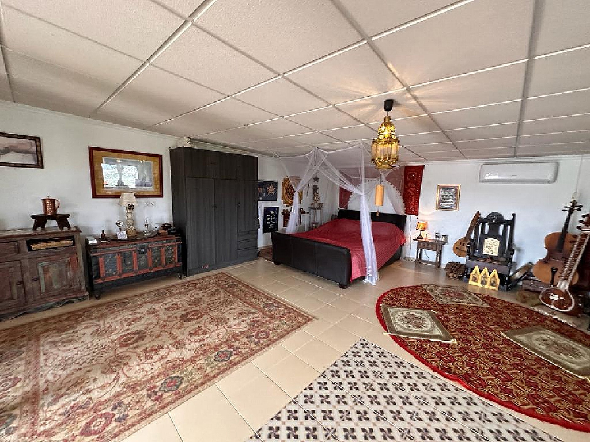 Resale - 5 Bedroom 2 Bathroom Villa in Sax - - Alicante Resale - 5 Bedroom 2 Bathroom Villa in Sax - - Alicante
