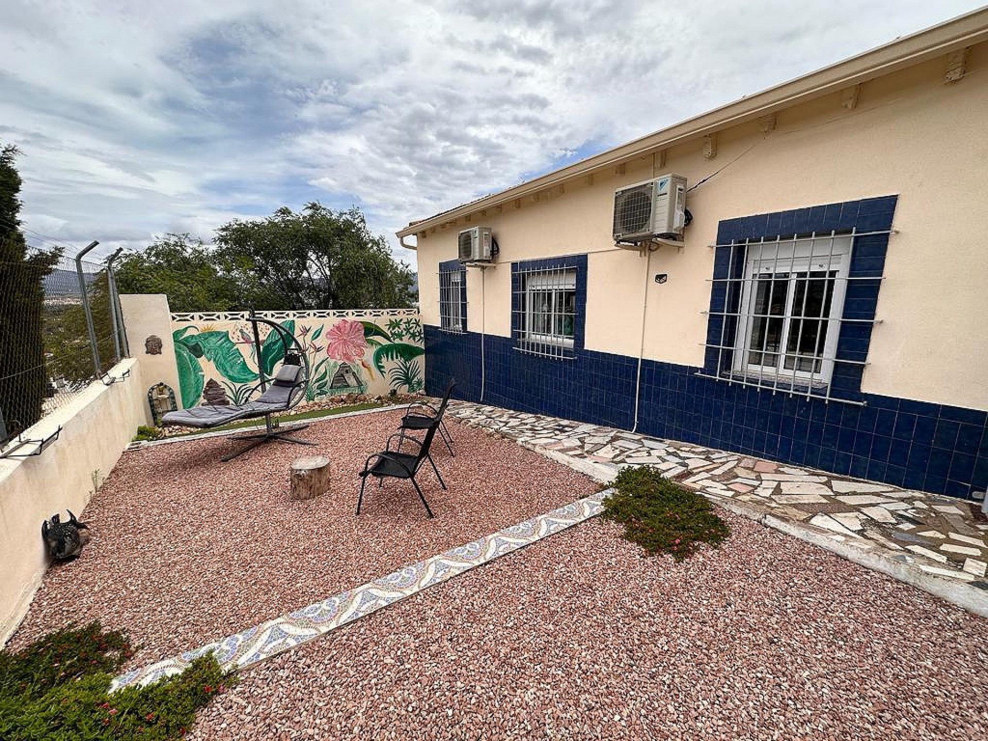 Resale - 5 Bedroom 2 Bathroom Villa in Sax - - Alicante Resale - 5 Bedroom 2 Bathroom Villa in Sax - - Alicante