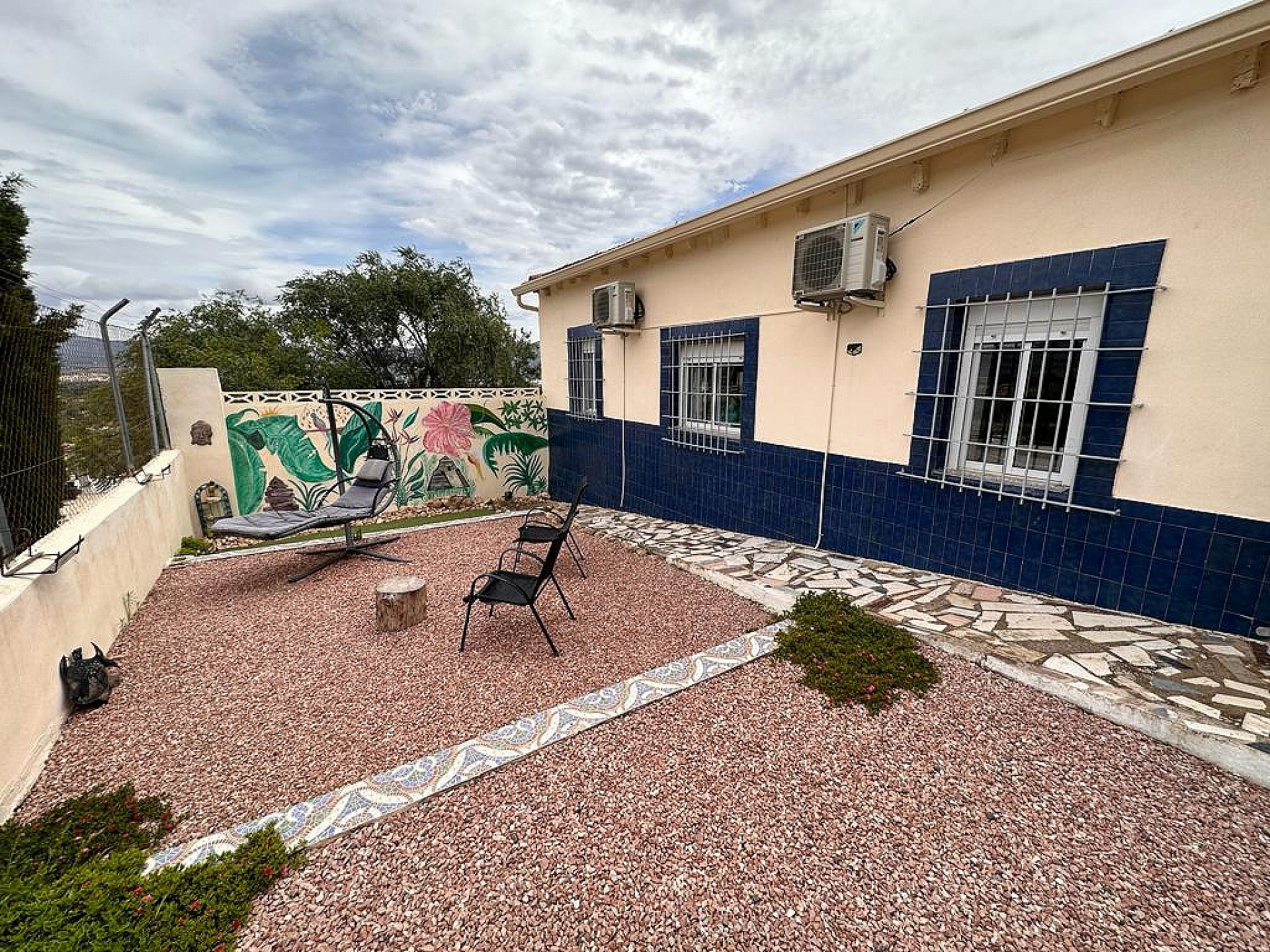 Resale - 5 Bedroom 2 Bathroom Villa in Sax - - Alicante Resale - 5 Bedroom 2 Bathroom Villa in Sax - - Alicante