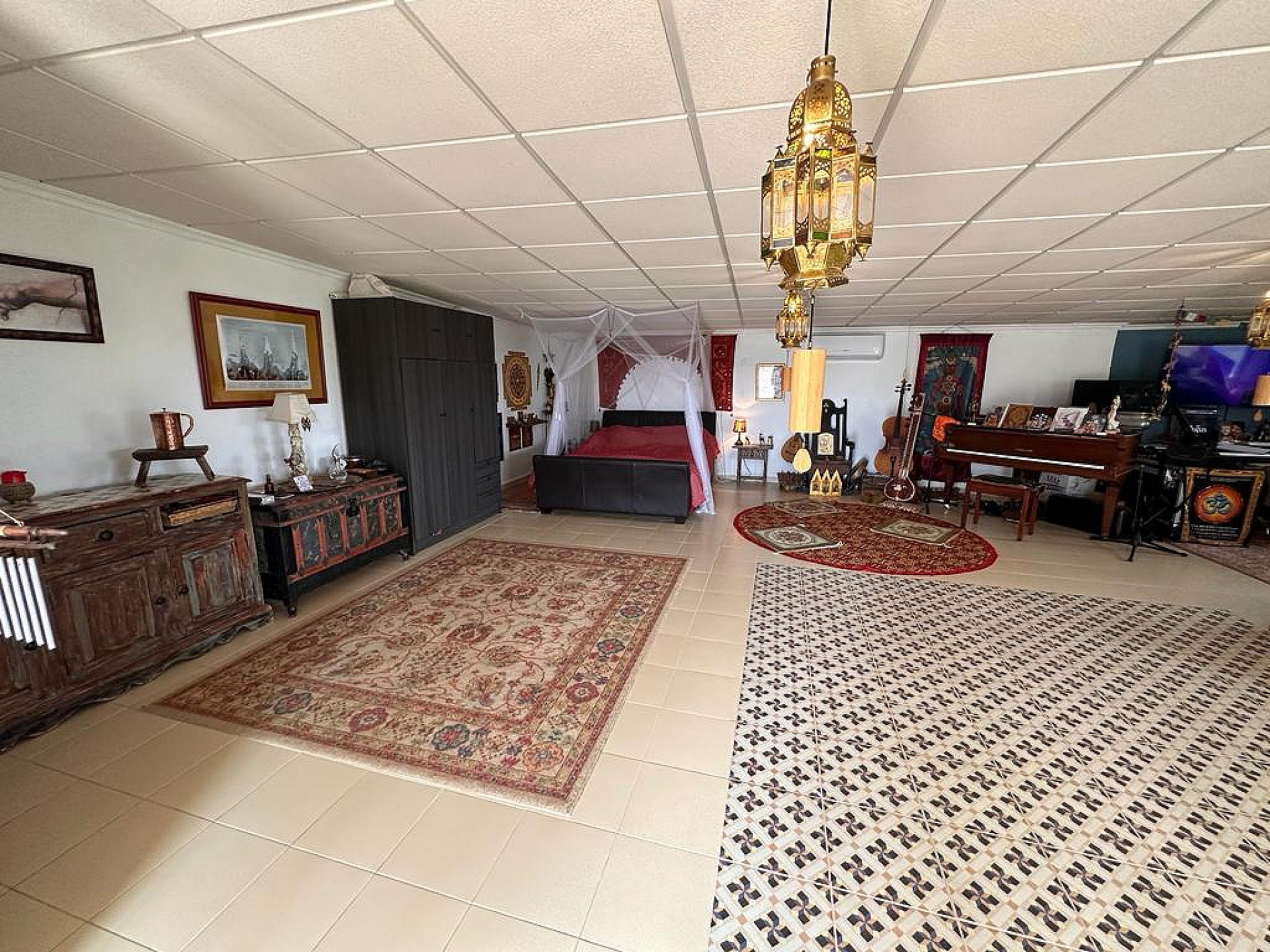 Resale - 5 Bedroom 2 Bathroom Villa in Sax - - Alicante Resale - 5 Bedroom 2 Bathroom Villa in Sax - - Alicante