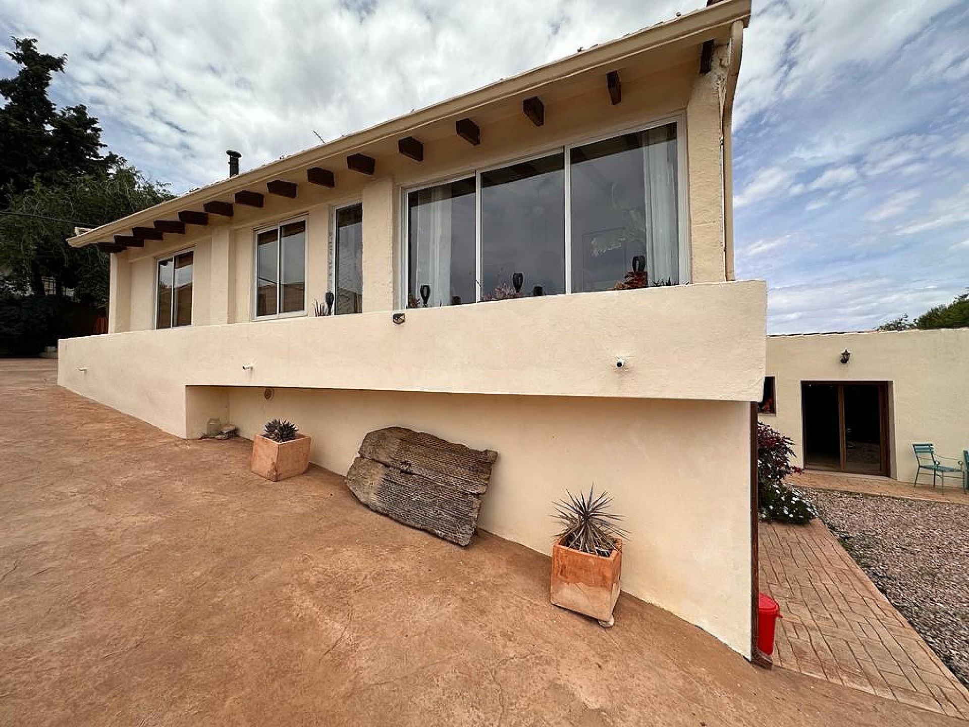 Resale - 5 Bedroom 2 Bathroom Villa in Sax - - Alicante Resale - 5 Bedroom 2 Bathroom Villa in Sax - - Alicante