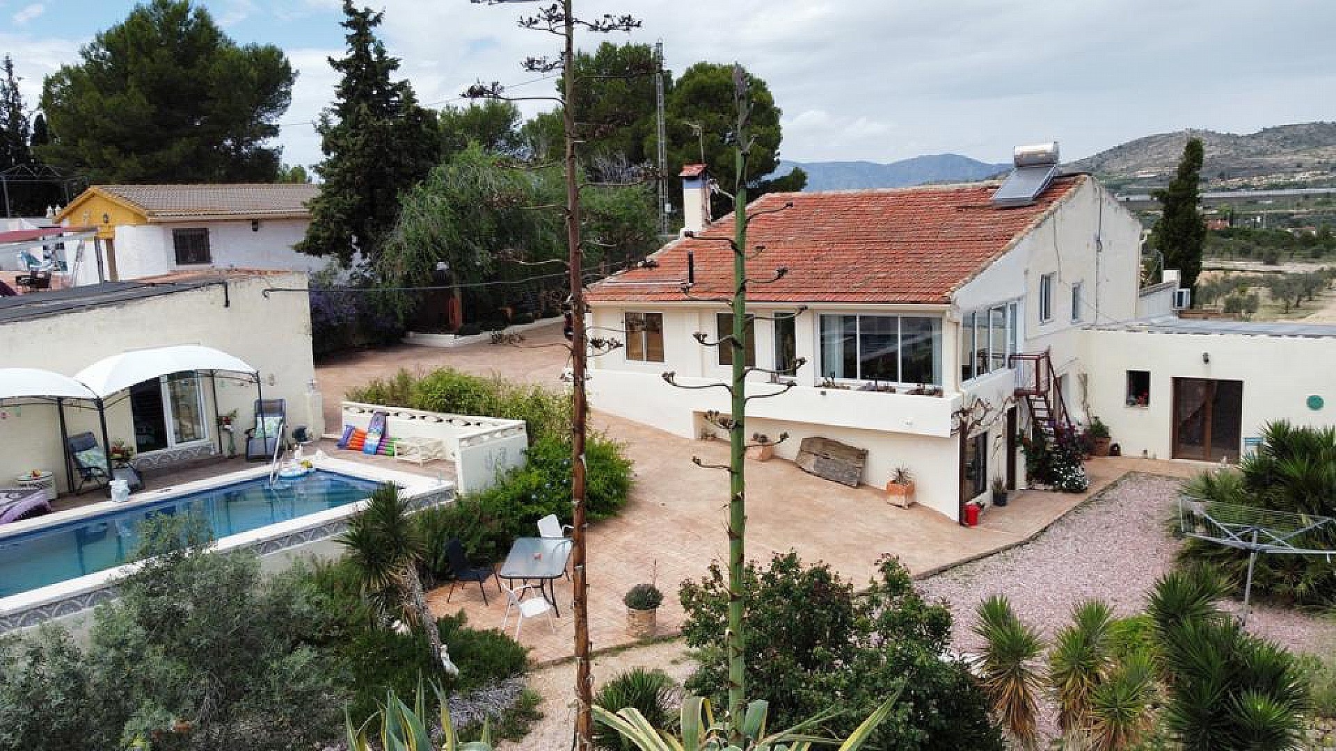 Resale - 5 Bedroom 2 Bathroom Villa in Sax - - Alicante Resale - 5 Bedroom 2 Bathroom Villa in Sax - - Alicante