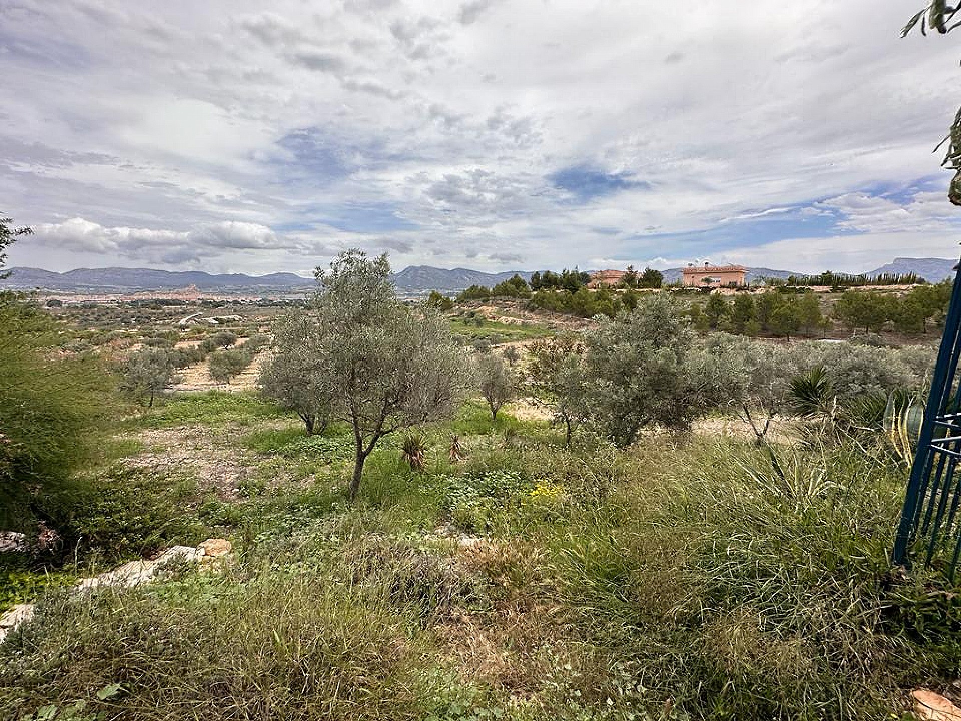 Resale - 5 Bedroom 2 Bathroom Villa in Sax - - Alicante Resale - 5 Bedroom 2 Bathroom Villa in Sax - - Alicante