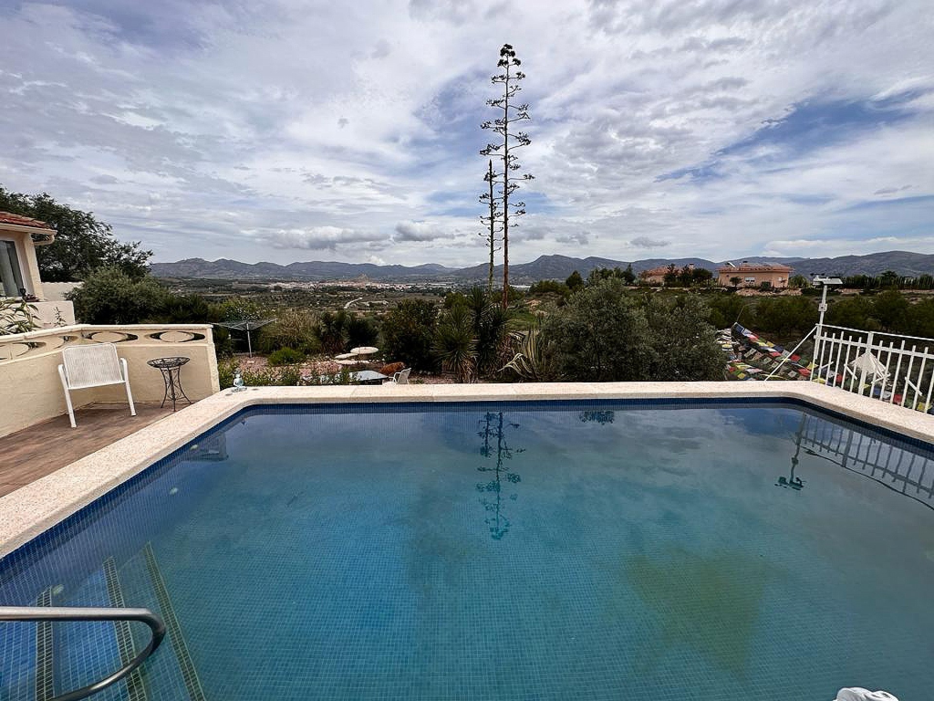 Resale - 5 Bedroom 2 Bathroom Villa in Sax - - Alicante Resale - 5 Bedroom 2 Bathroom Villa in Sax - - Alicante