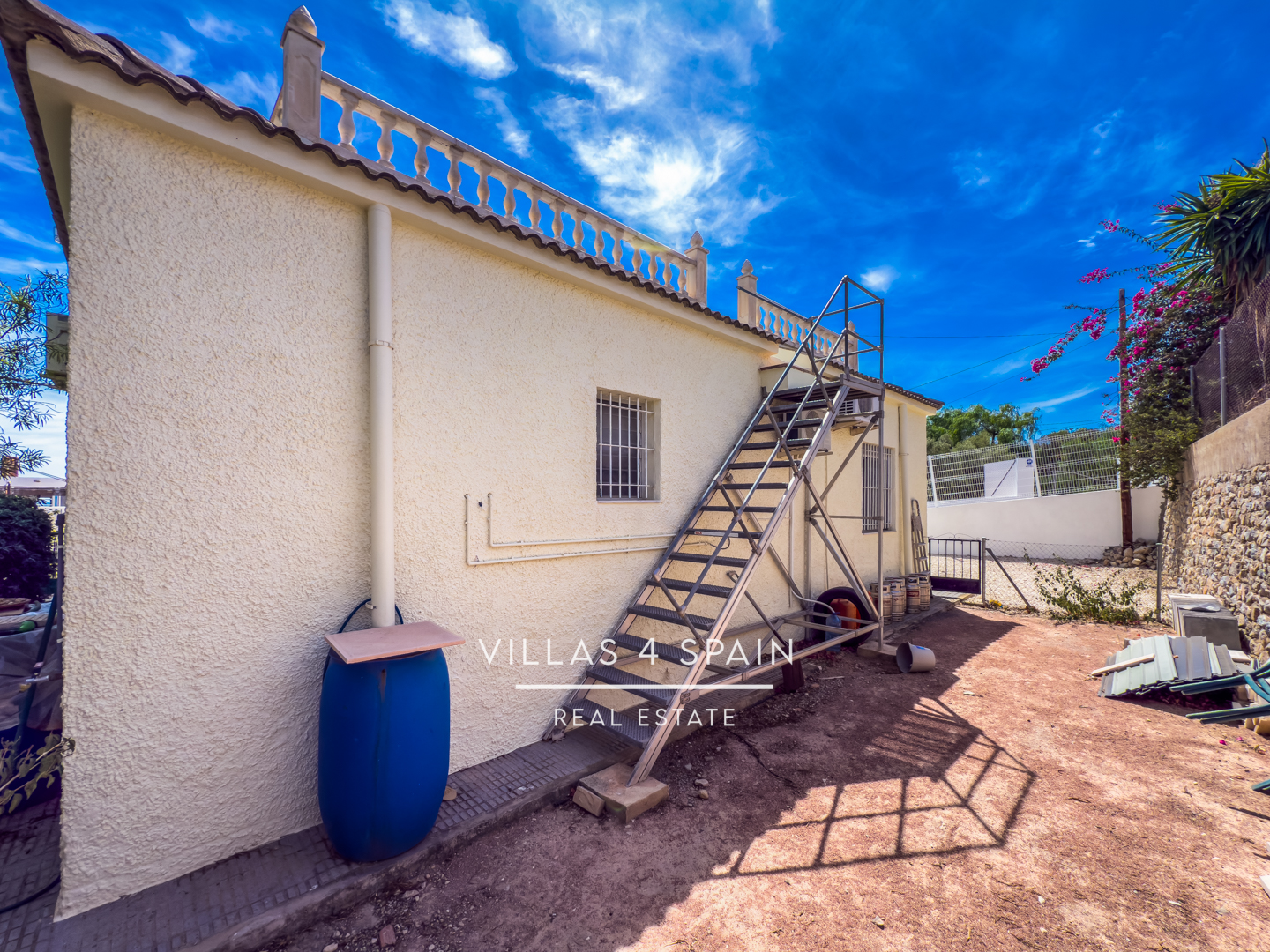 Resale - 3 Bedroom Villa with Private Pool in Albatera - Crevillente - Cam. la Roca - Alicante Resale - 3 Bedroom Villa with Private Pool in Albatera - Crevillente - Cam. la Roca - Alicante