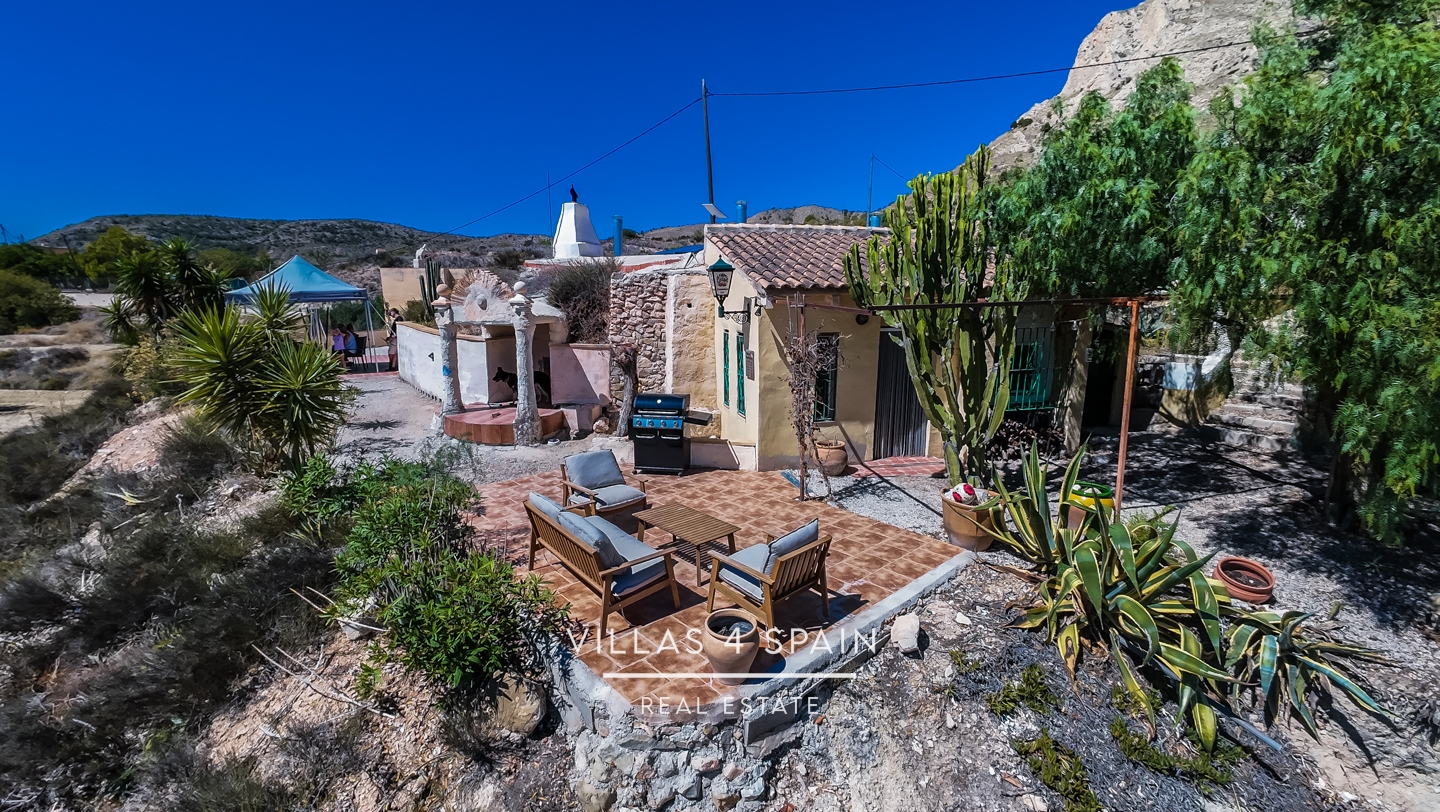 3 Bed 2 Bath Cave House with land for sale in Capres