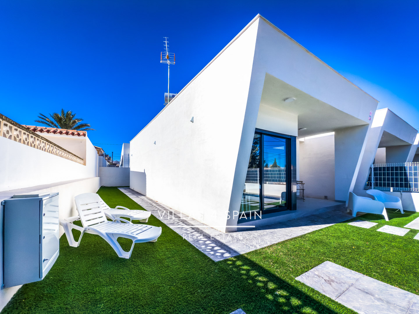 Resale - 2 Bedroom 2 Bathroom Corner Villa with Private Pool and parking - av. de la libertad - Murcia