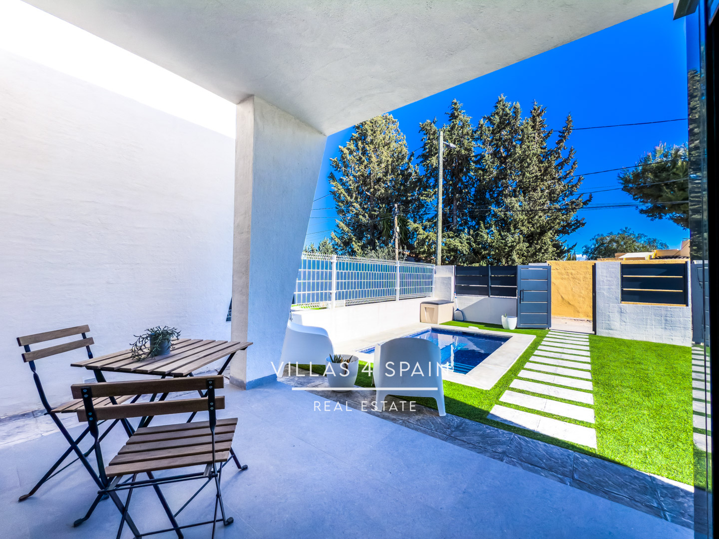 Resale - 2 Bedroom 2 Bathroom Corner Villa with Private Pool and parking - av. de la libertad - Murcia