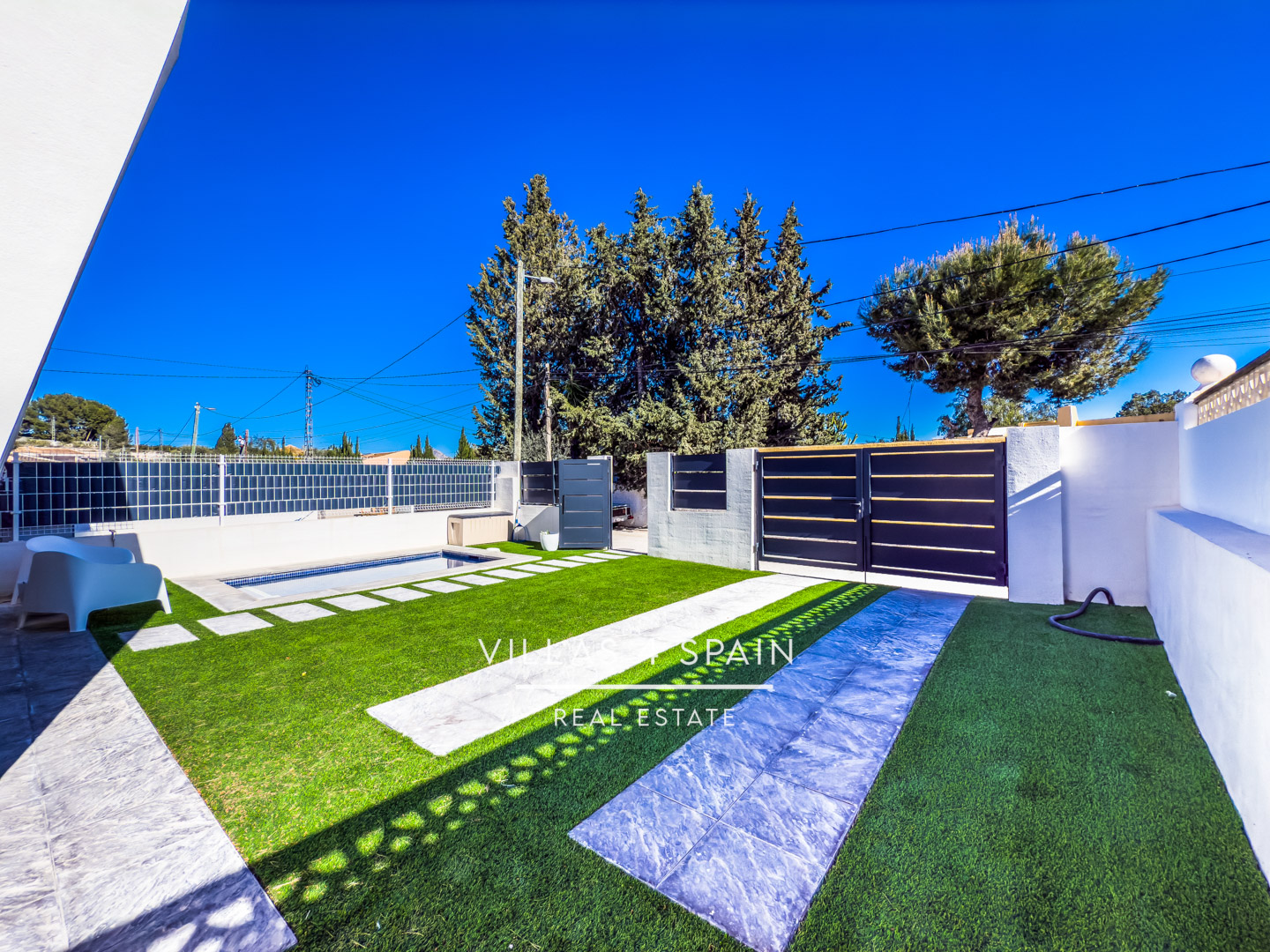 Resale - 2 Bedroom 2 Bathroom Corner Villa with Private Pool and parking - av. de la libertad - Murcia