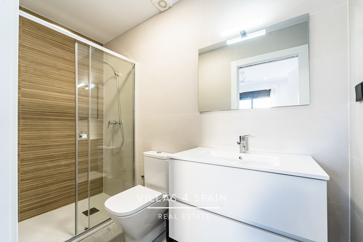 Resale - 2 Bedroom 2 Bathroom Corner Villa with Private Pool and parking - av. de la libertad - Murcia