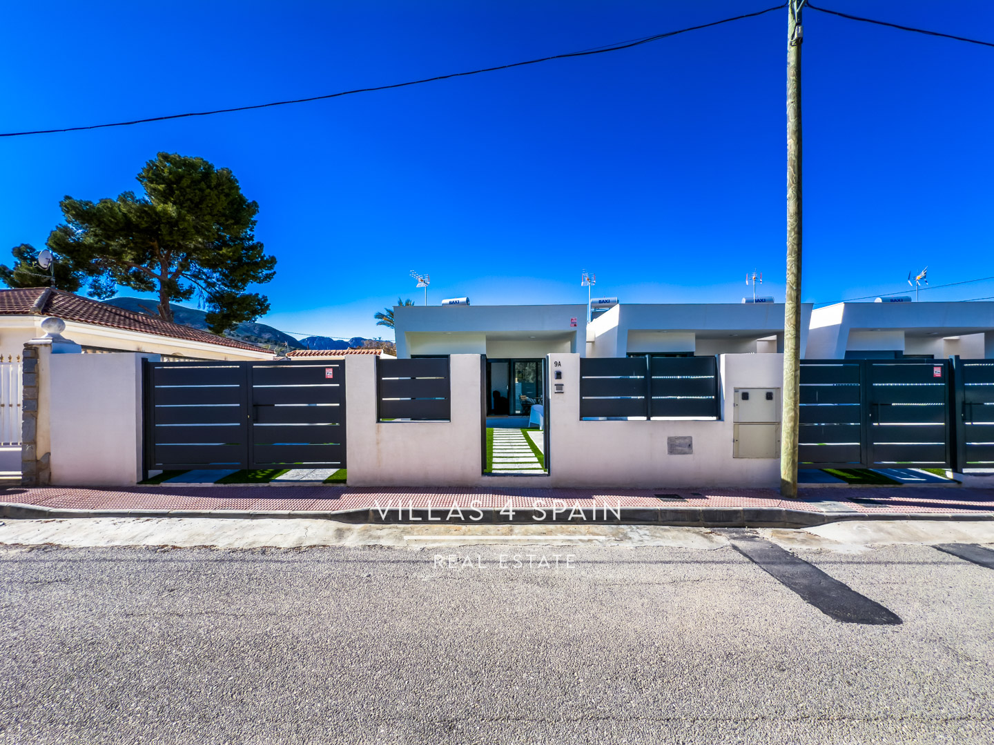 Resale - 2 Bedroom 2 Bathroom Corner Villa with Private Pool and parking - av. de la libertad - Murcia