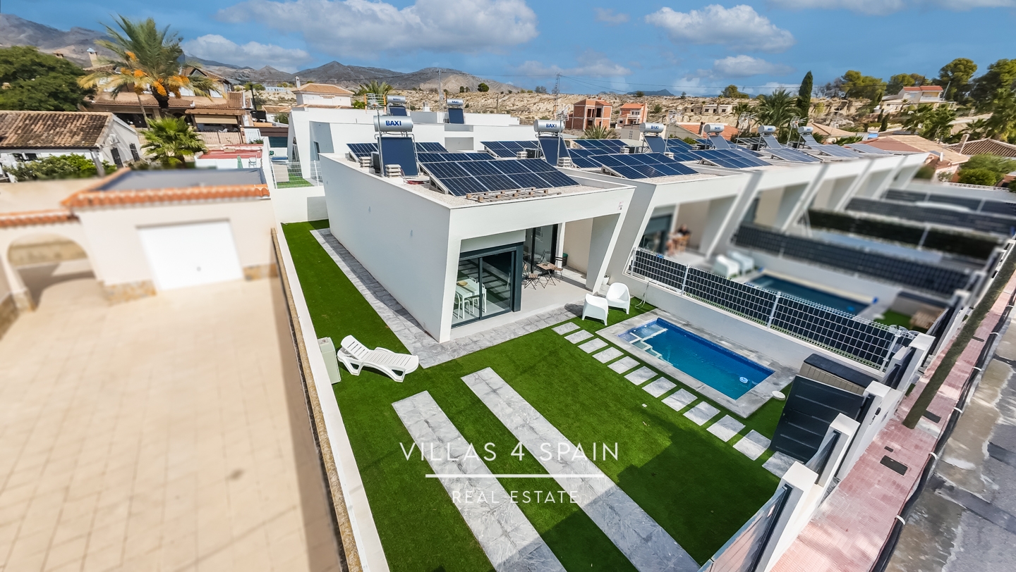 2 Bedroom 2 Bathroom Corner Villa with Private Pool and parking