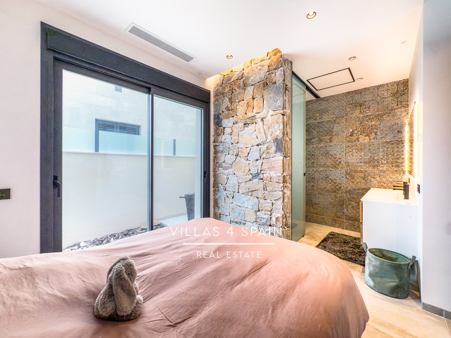 Resale - 4 bed 5 bath villa with private pool in Ciudad Quesada with sea views - av. del recorral - Alicante Resale - 4 bed 5 bath villa with private pool in Ciudad Quesada with sea views - av. del recorral - Alicante