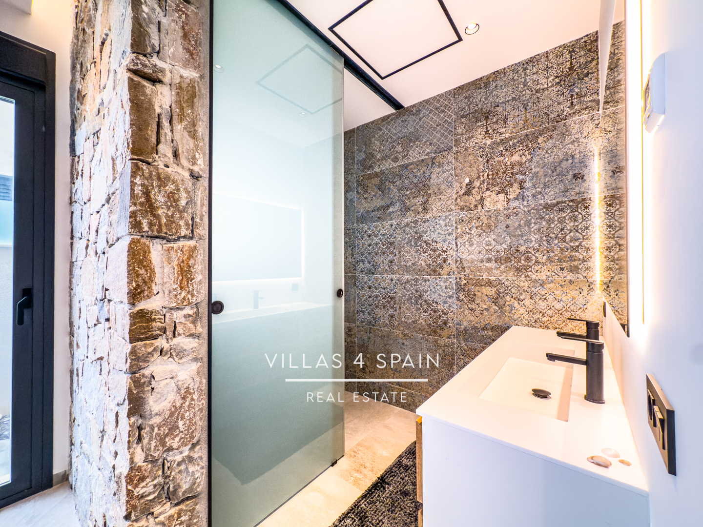 Resale - 4 bed 5 bath villa with private pool in Ciudad Quesada with sea views - av. del recorral - Alicante Resale - 4 bed 5 bath villa with private pool in Ciudad Quesada with sea views - av. del recorral - Alicante