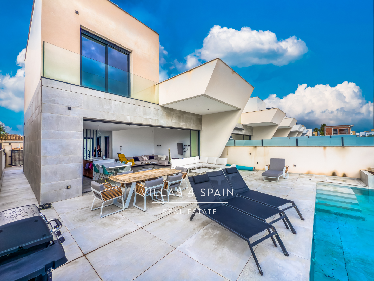 Resale - 4 bed 5 bath villa with private pool in Ciudad Quesada with sea views - av. del recorral - Alicante Resale - 4 bed 5 bath villa with private pool in Ciudad Quesada with sea views - av. del recorral - Alicante