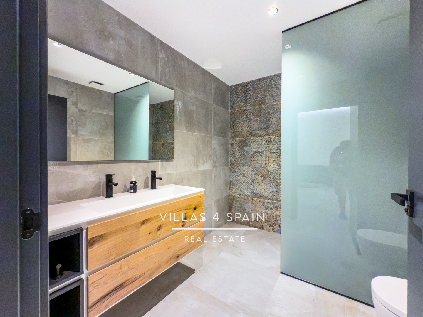 Resale - 4 bed 5 bath villa with private pool in Ciudad Quesada with sea views - av. del recorral - Alicante Resale - 4 bed 5 bath villa with private pool in Ciudad Quesada with sea views - av. del recorral - Alicante