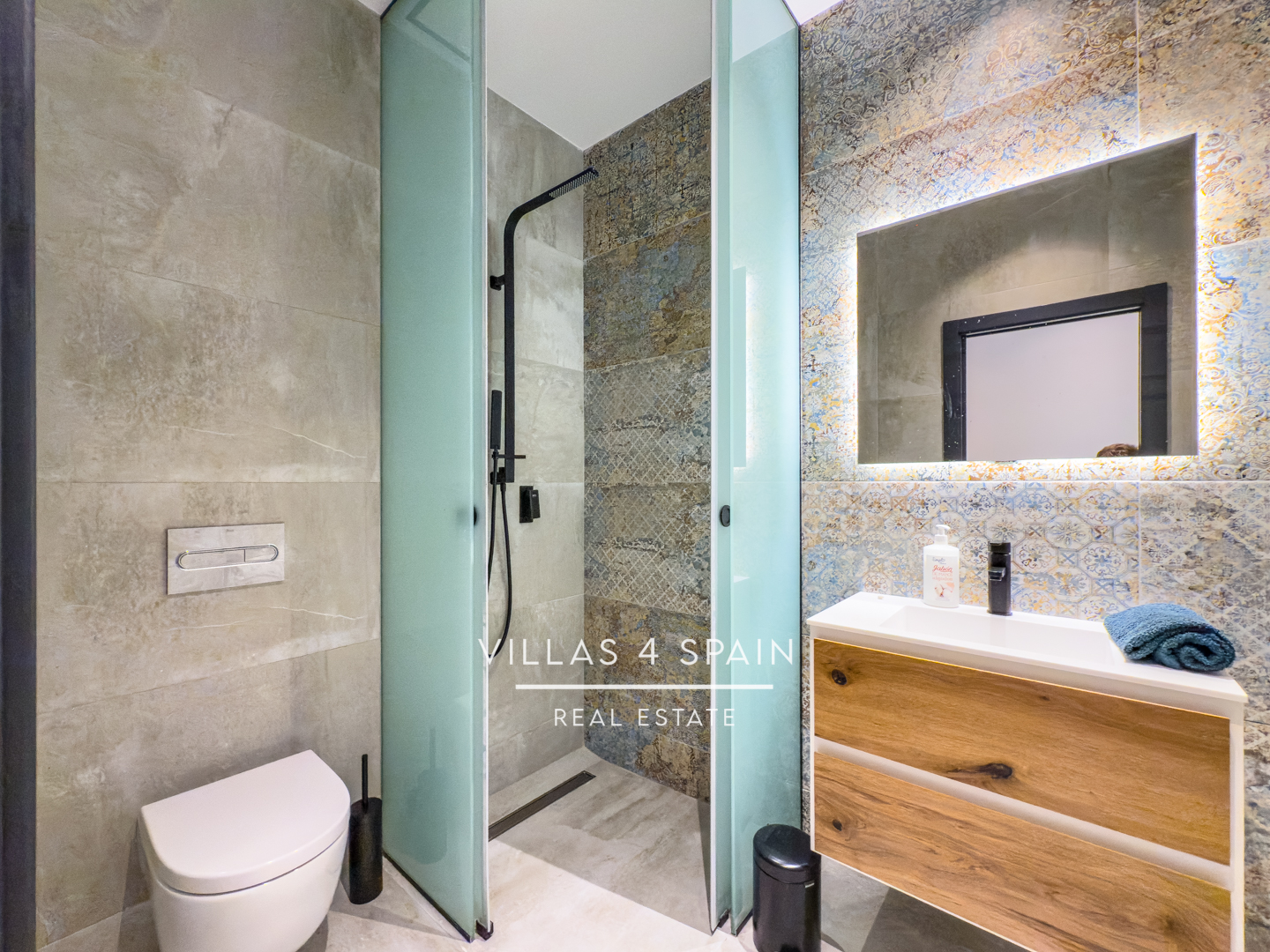 Resale - 4 bed 5 bath villa with private pool in Ciudad Quesada with sea views - av. del recorral - Alicante Resale - 4 bed 5 bath villa with private pool in Ciudad Quesada with sea views - av. del recorral - Alicante