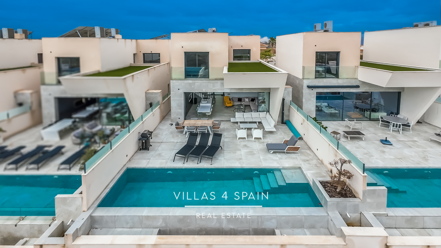 Resale - 4 bed 5 bath villa with private pool in Ciudad Quesada with sea views - av. del recorral - Alicante Resale - 4 bed 5 bath villa with private pool in Ciudad Quesada with sea views - av. del recorral - Alicante