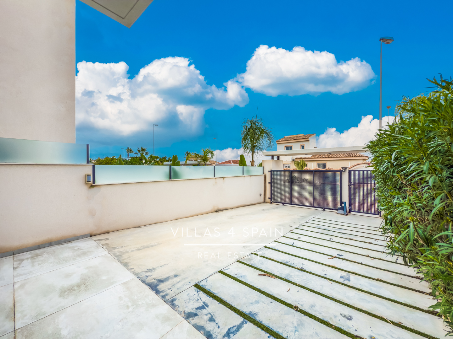 Resale - 4 bed 5 bath villa with private pool in Ciudad Quesada with sea views - av. del recorral - Alicante Resale - 4 bed 5 bath villa with private pool in Ciudad Quesada with sea views - av. del recorral - Alicante
