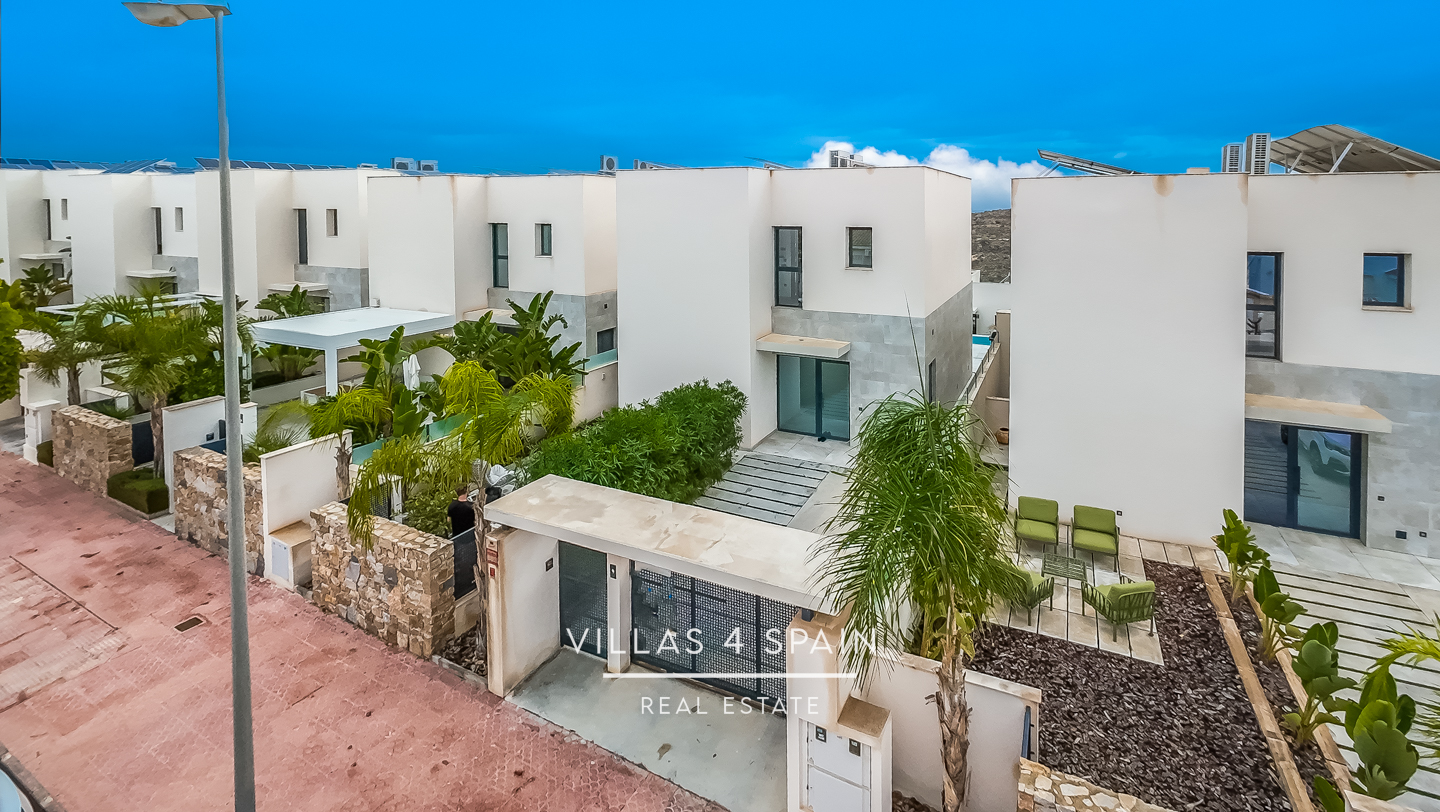 Resale - 4 bed 5 bath villa with private pool in Ciudad Quesada with sea views - av. del recorral - Alicante Resale - 4 bed 5 bath villa with private pool in Ciudad Quesada with sea views - av. del recorral - Alicante