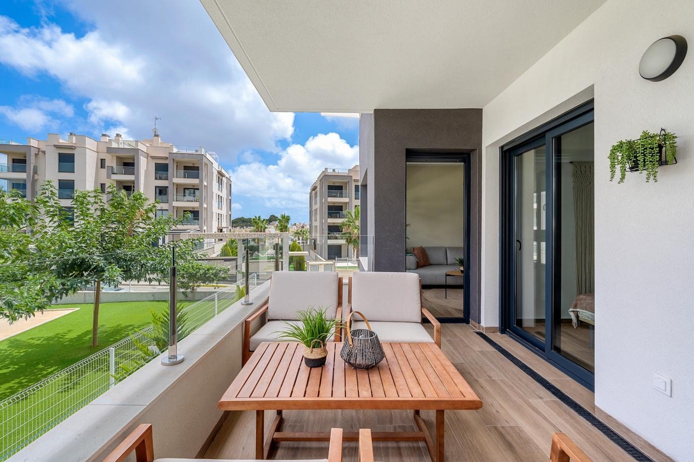 2 Bedroom 2 Bathroom Apartamento in Orihuela Costa