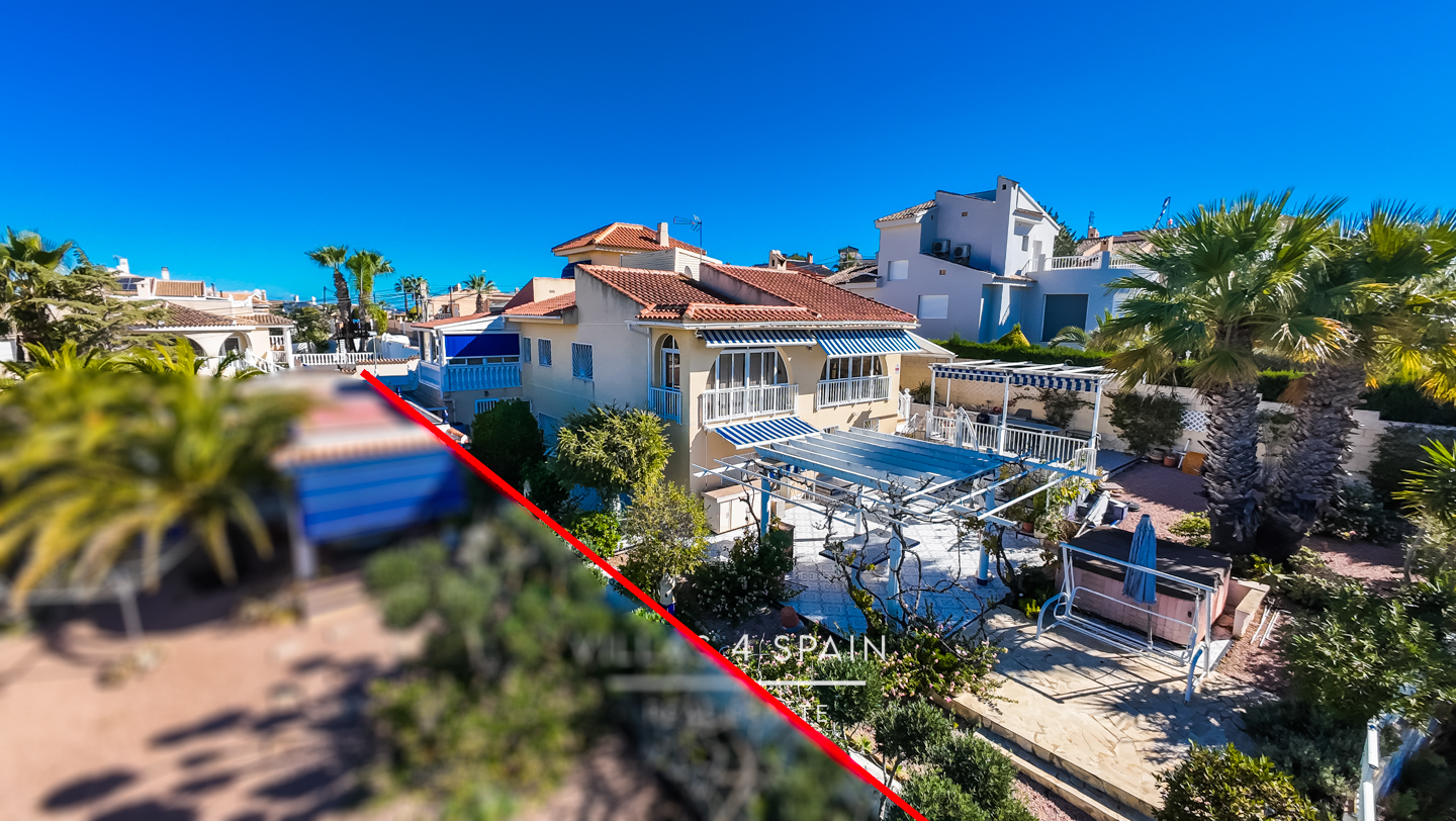 Resale - 4 Bedroom 3 Bathroom Villa In ciudad quesada La Marquesa Golf Course - av. del recorral  - Alicante