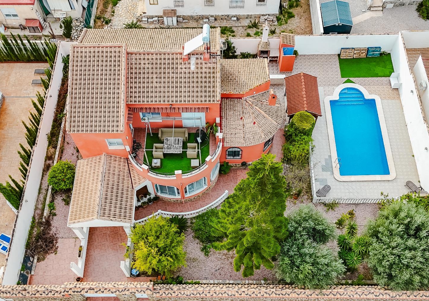 5 Bedroom 3 Bathroom Chalet in Torrevieja