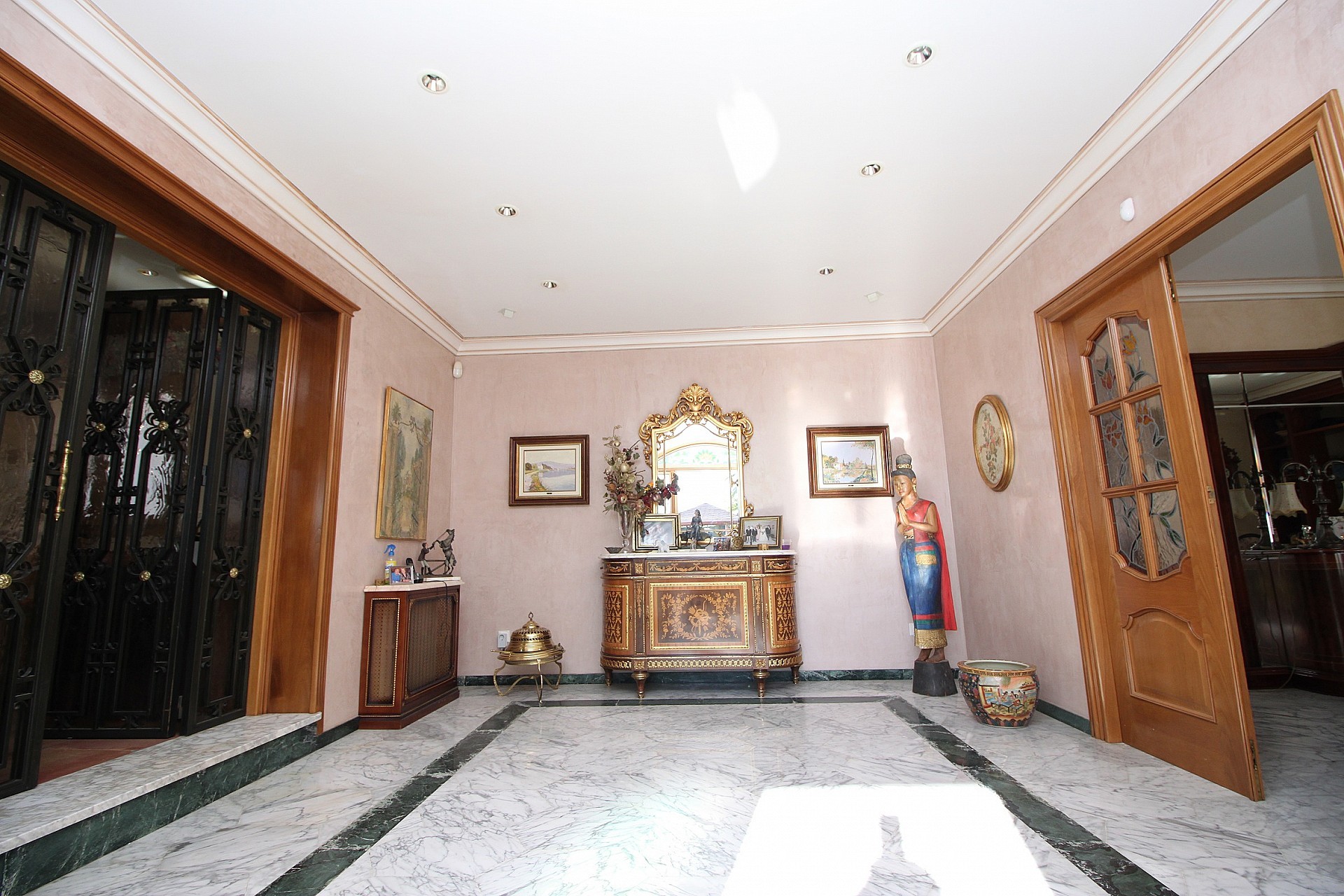 Resale - 4 Bedroom 4 Bathroom Villa in Monovar -  - Alicante