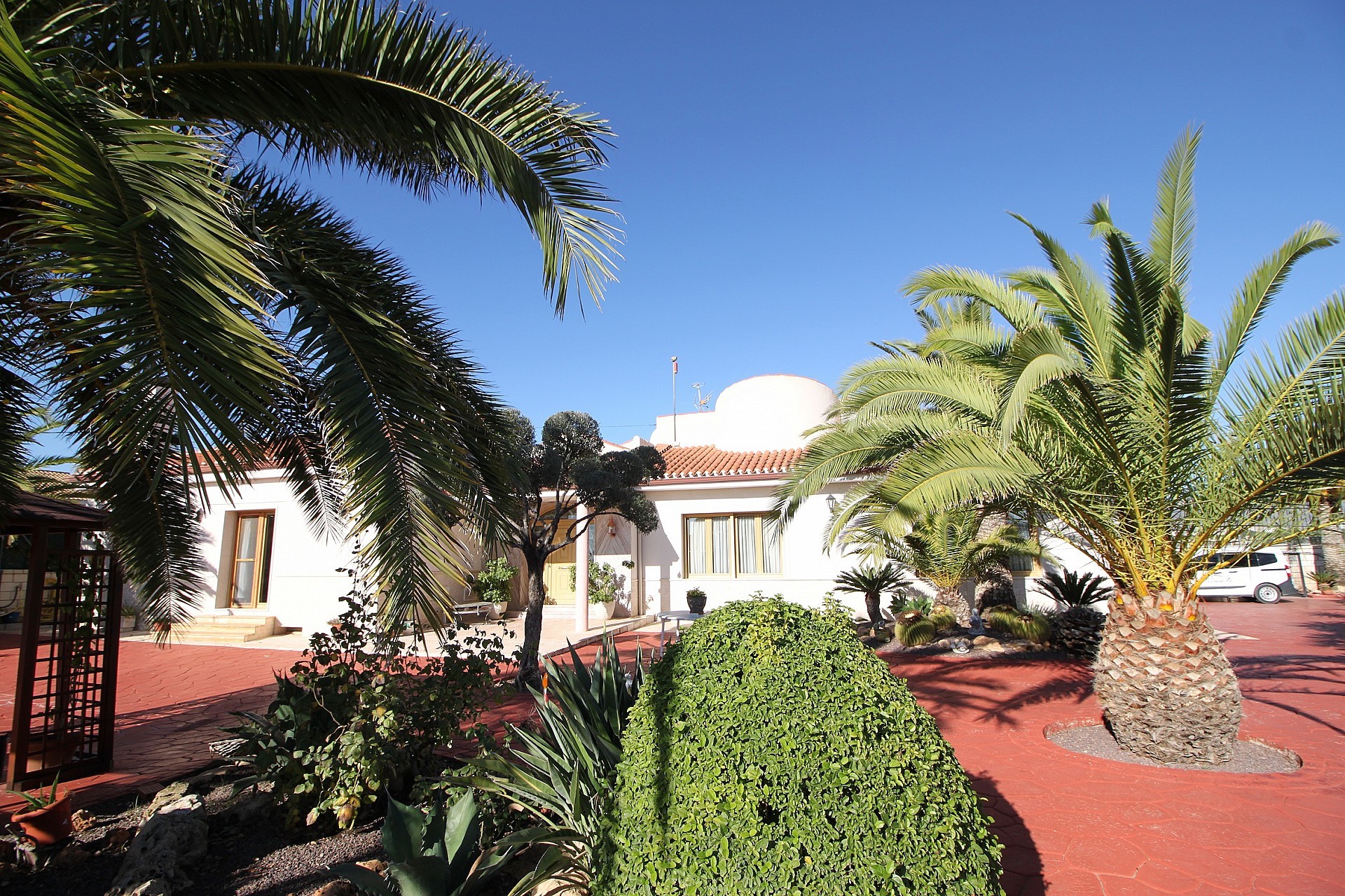 Resale - 4 Bedroom 4 Bathroom Villa in Monovar -  - Alicante
