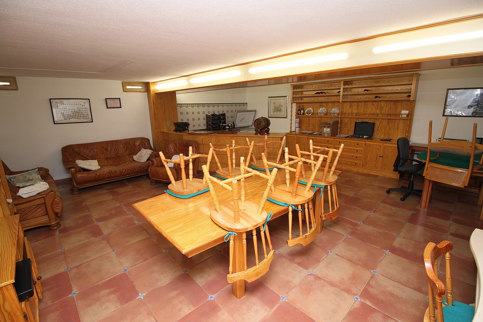 Resale - 4 Bedroom 4 Bathroom Villa in Monovar -  - Alicante