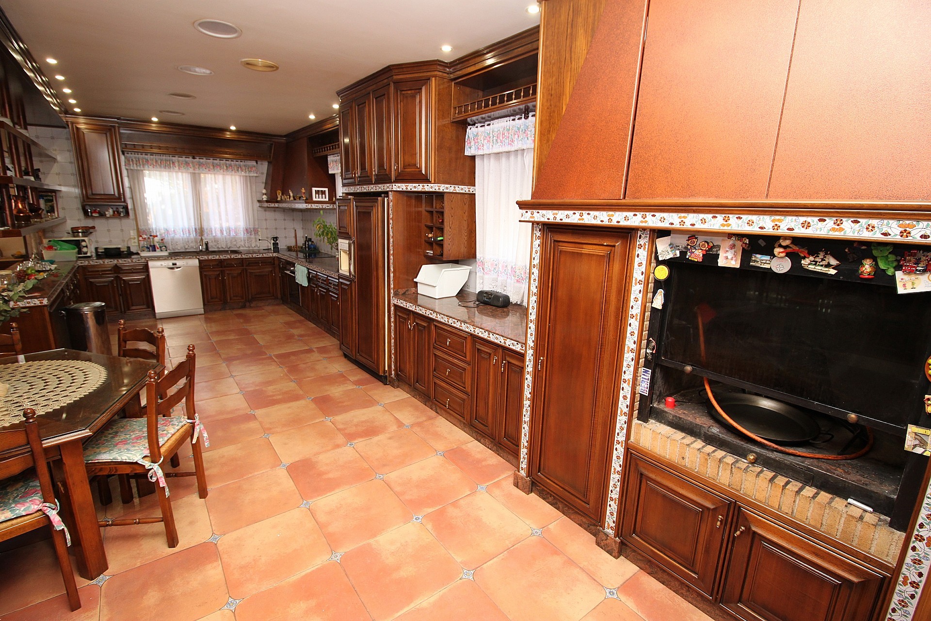 Resale - 4 Bedroom 4 Bathroom Villa in Monovar -  - Alicante