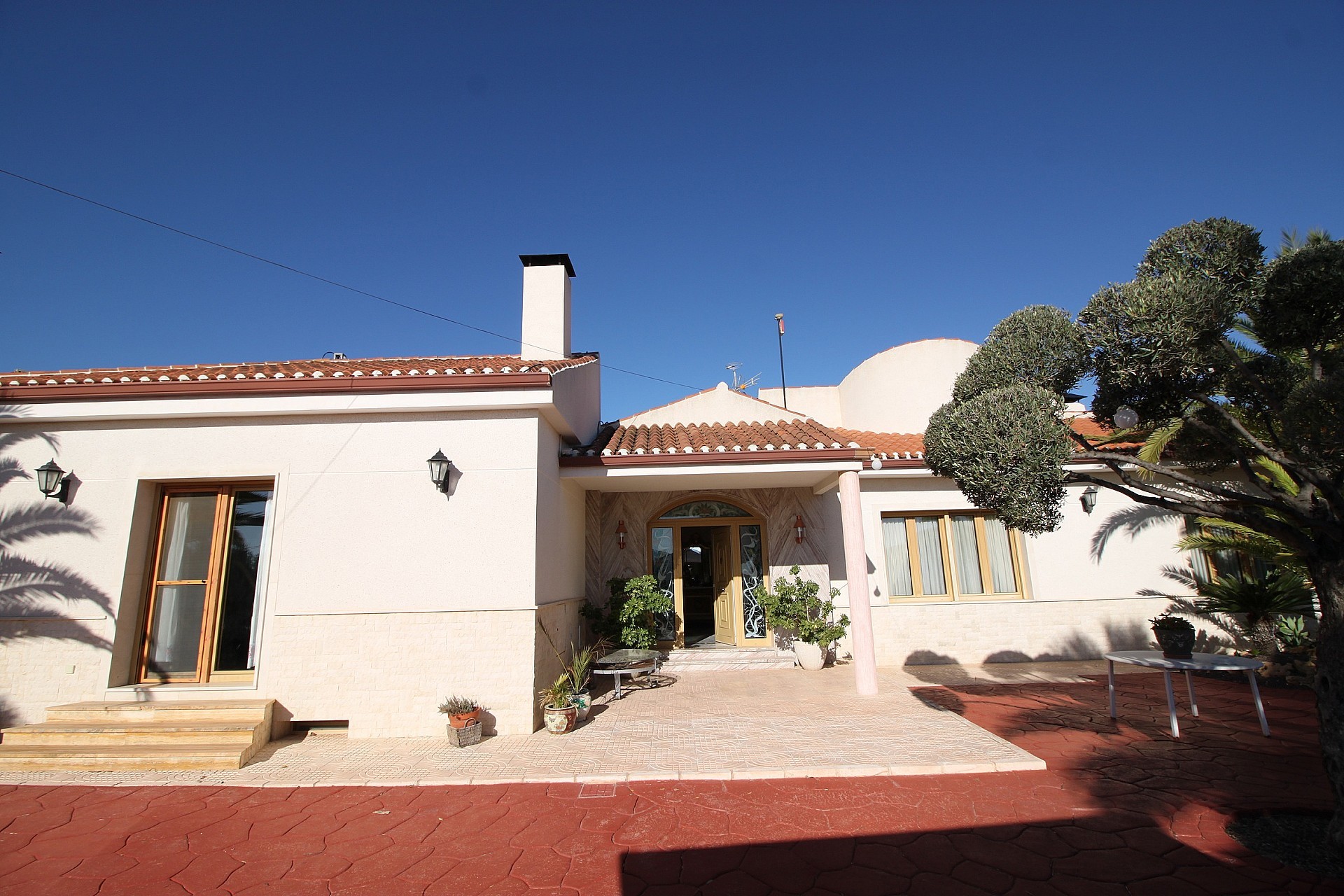 Resale - 4 Bedroom 4 Bathroom Villa in Monovar -  - Alicante