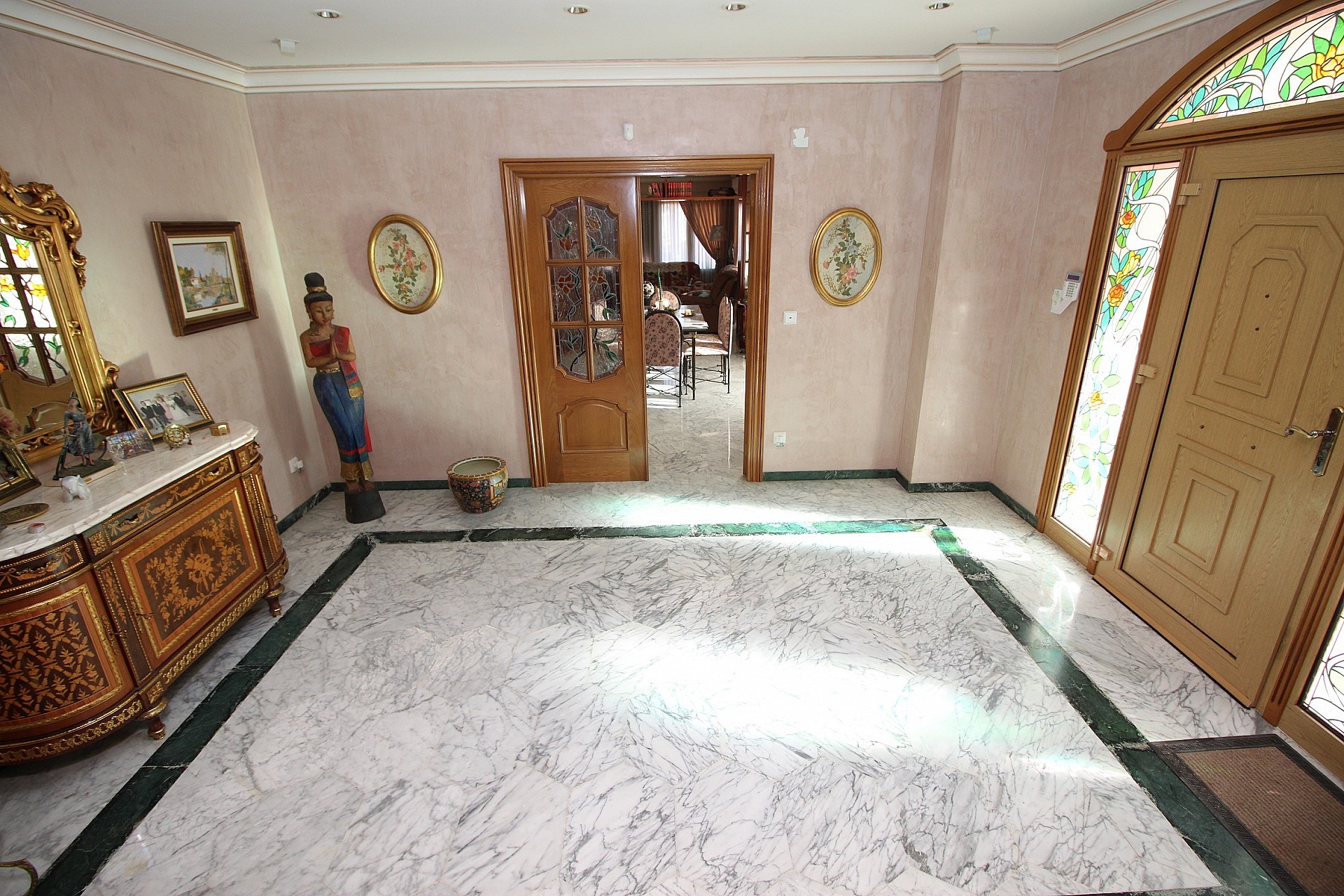 Resale - 4 Bedroom 4 Bathroom Villa in Monovar -  - Alicante